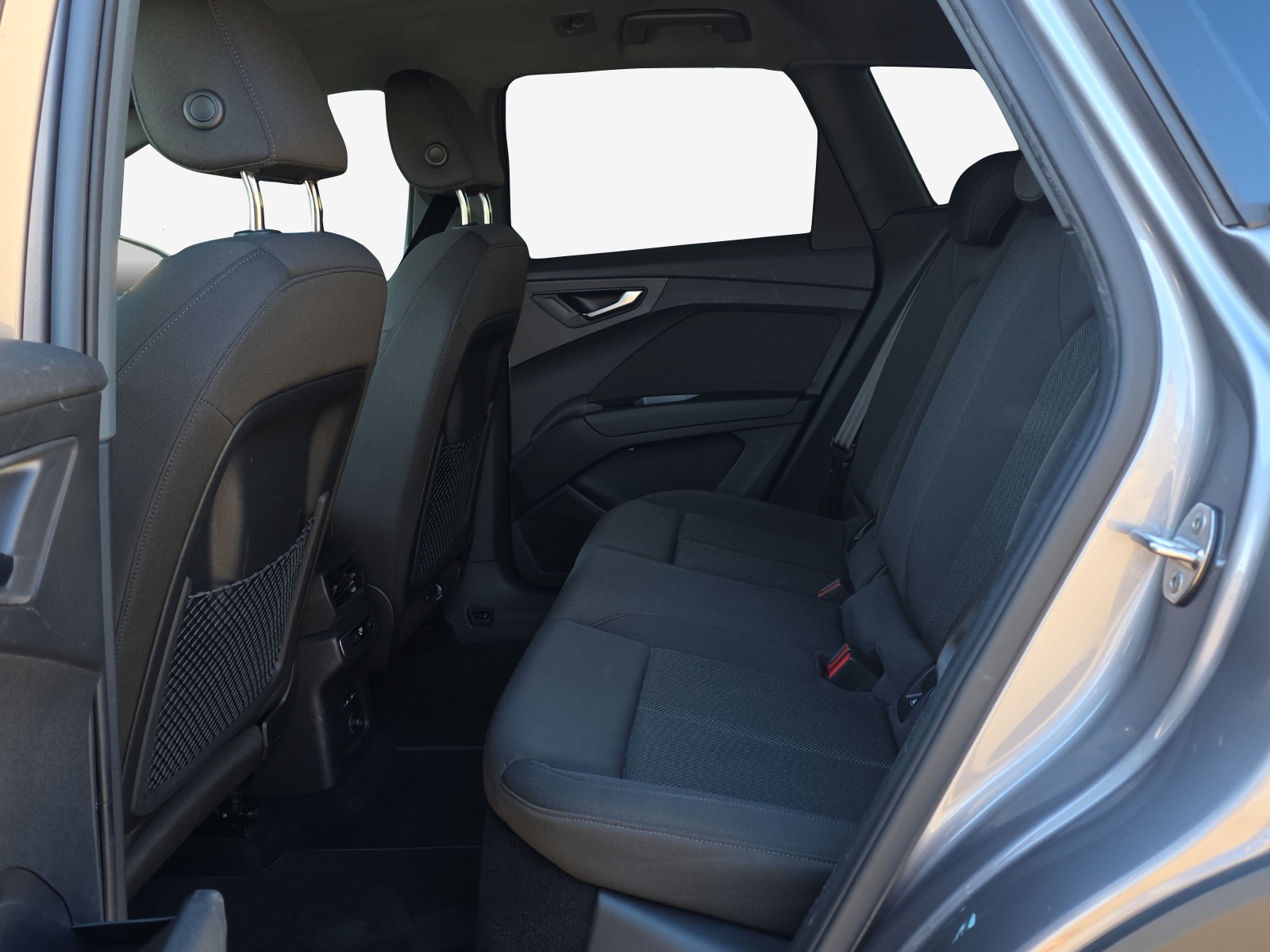 AUDI Q4 e-tron 45 quattro-image-11