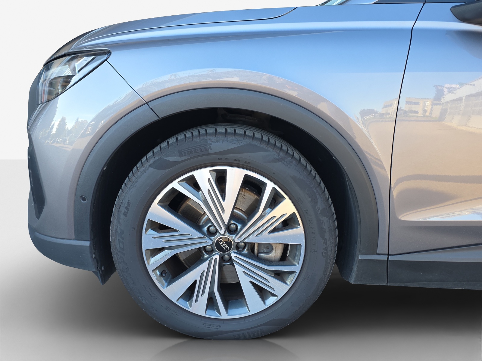 AUDI Q4 e-tron 45 quattro-image-15