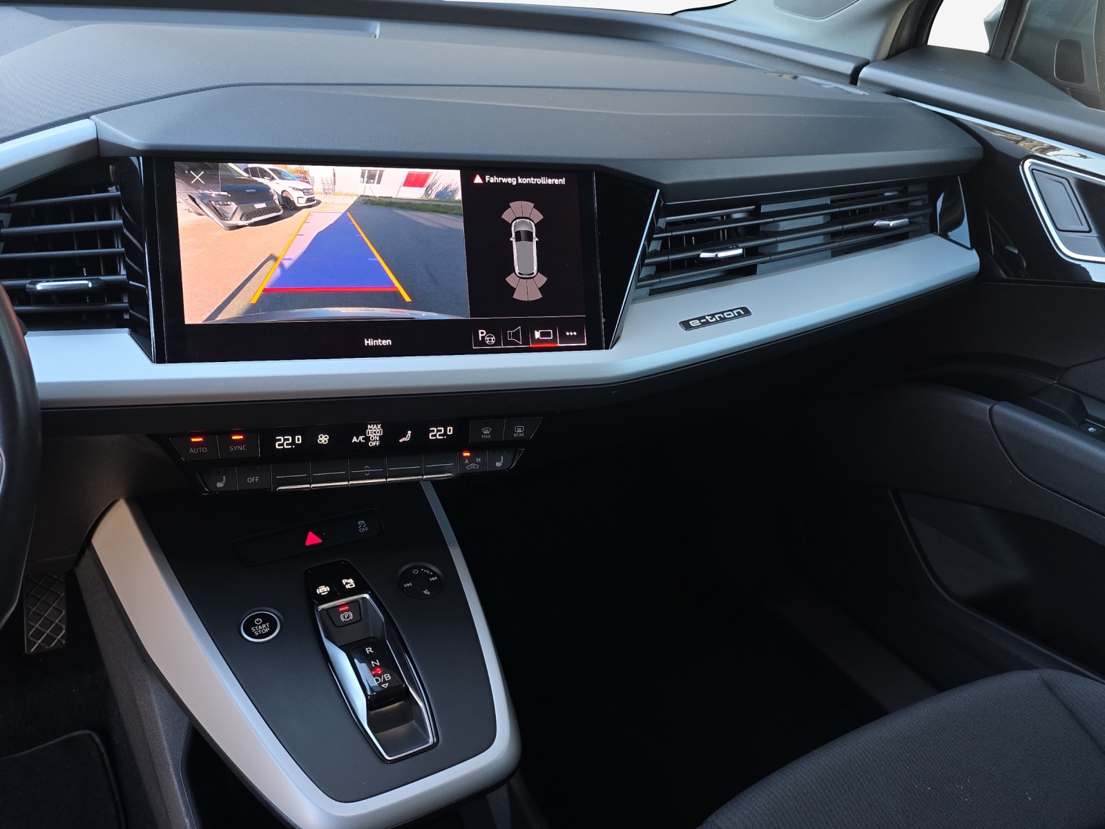 AUDI Q4 e-tron 45 quattro-image-10
