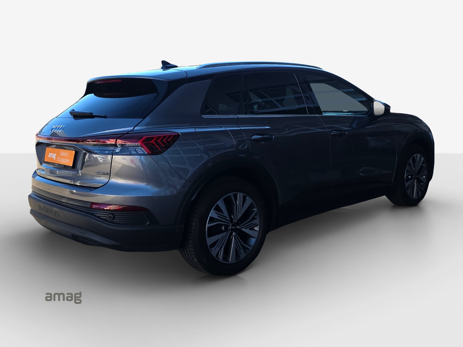 AUDI Q4 e-tron 45 quattro-image-4