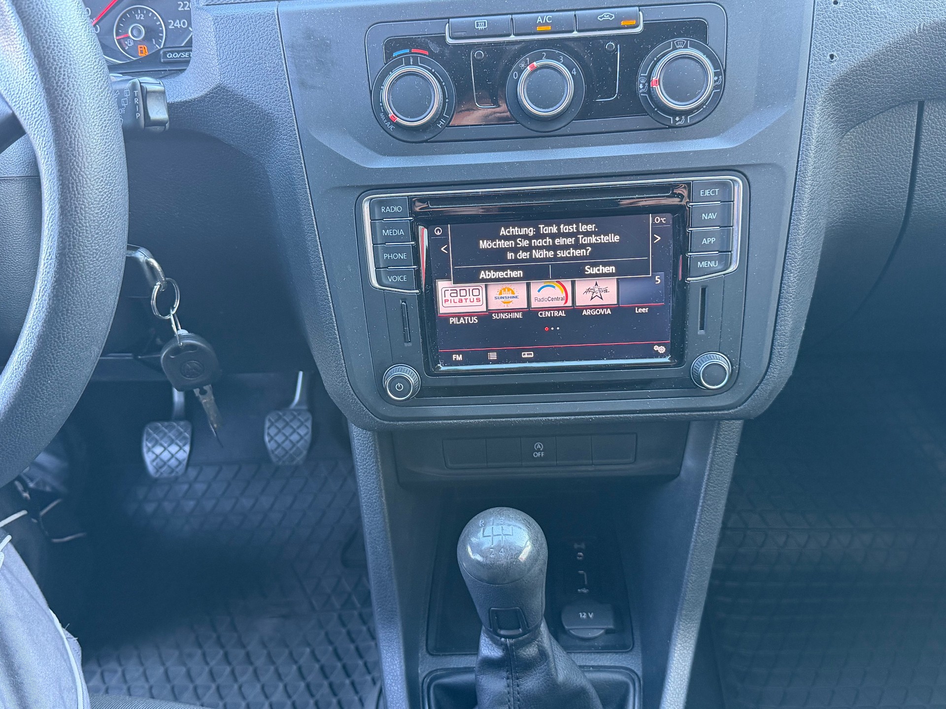 VW Caddy Maxi 2.0TDI BlueMotion Technology-image-9