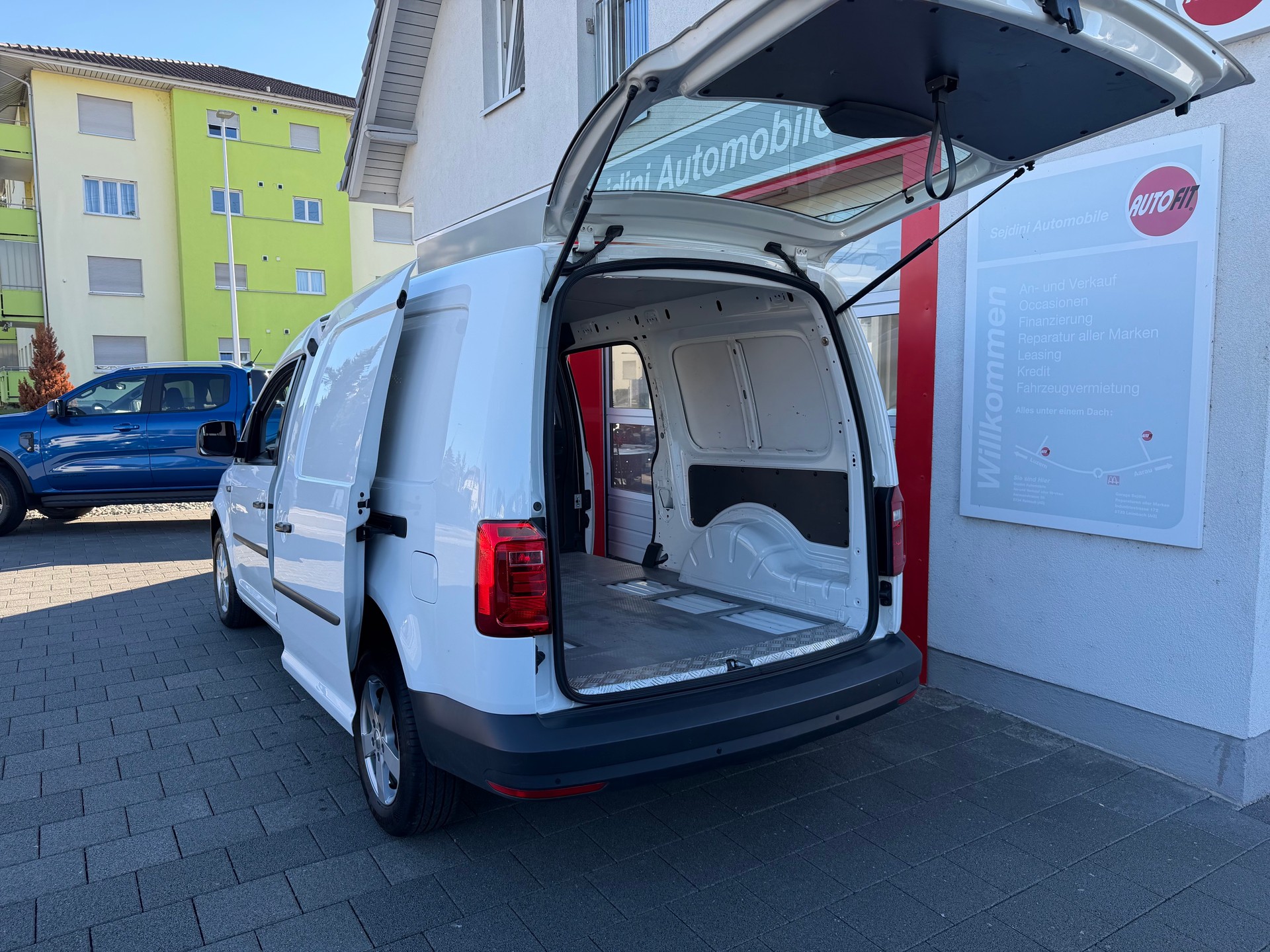 VW Caddy Maxi 2.0TDI BlueMotion Technology-image-7