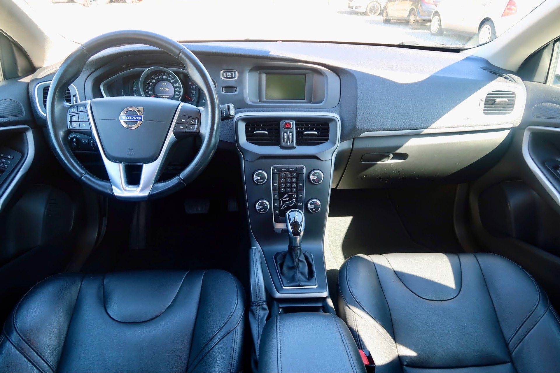 VOLVO V40 T4 Summum Powershift ⭐⭐⭐-image-8