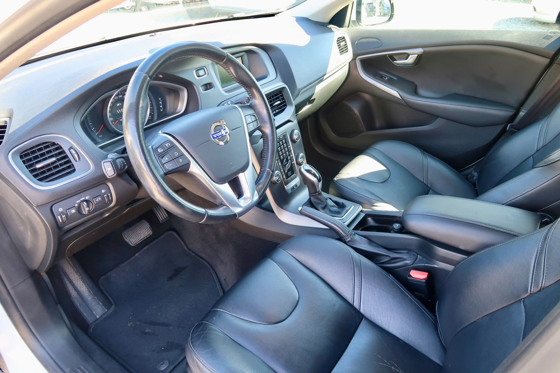 VOLVO V40 T4 Summum Powershift ⭐⭐⭐-image-6