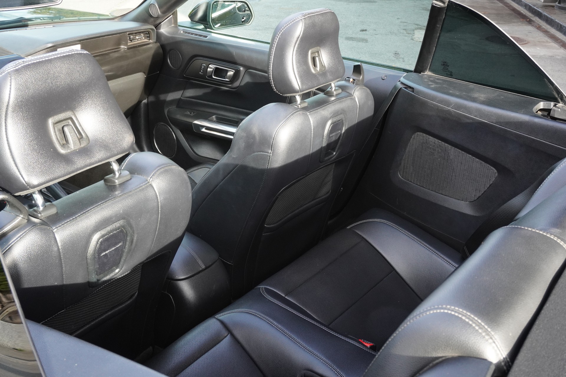 FORD Mustang Convertible 2.3 Automat-image-12