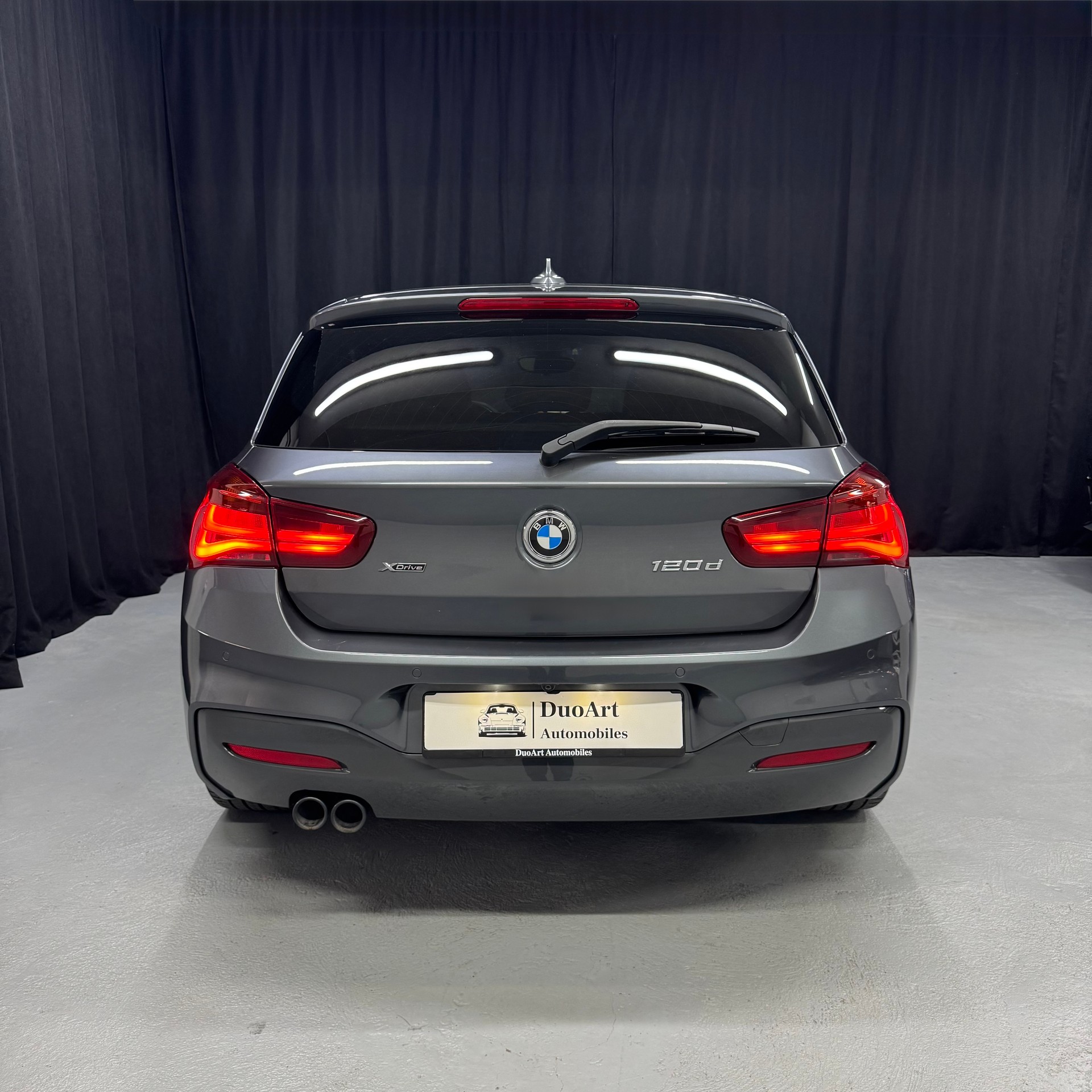 BMW 120d xDrive Edition M Sport Steptronic-image-7