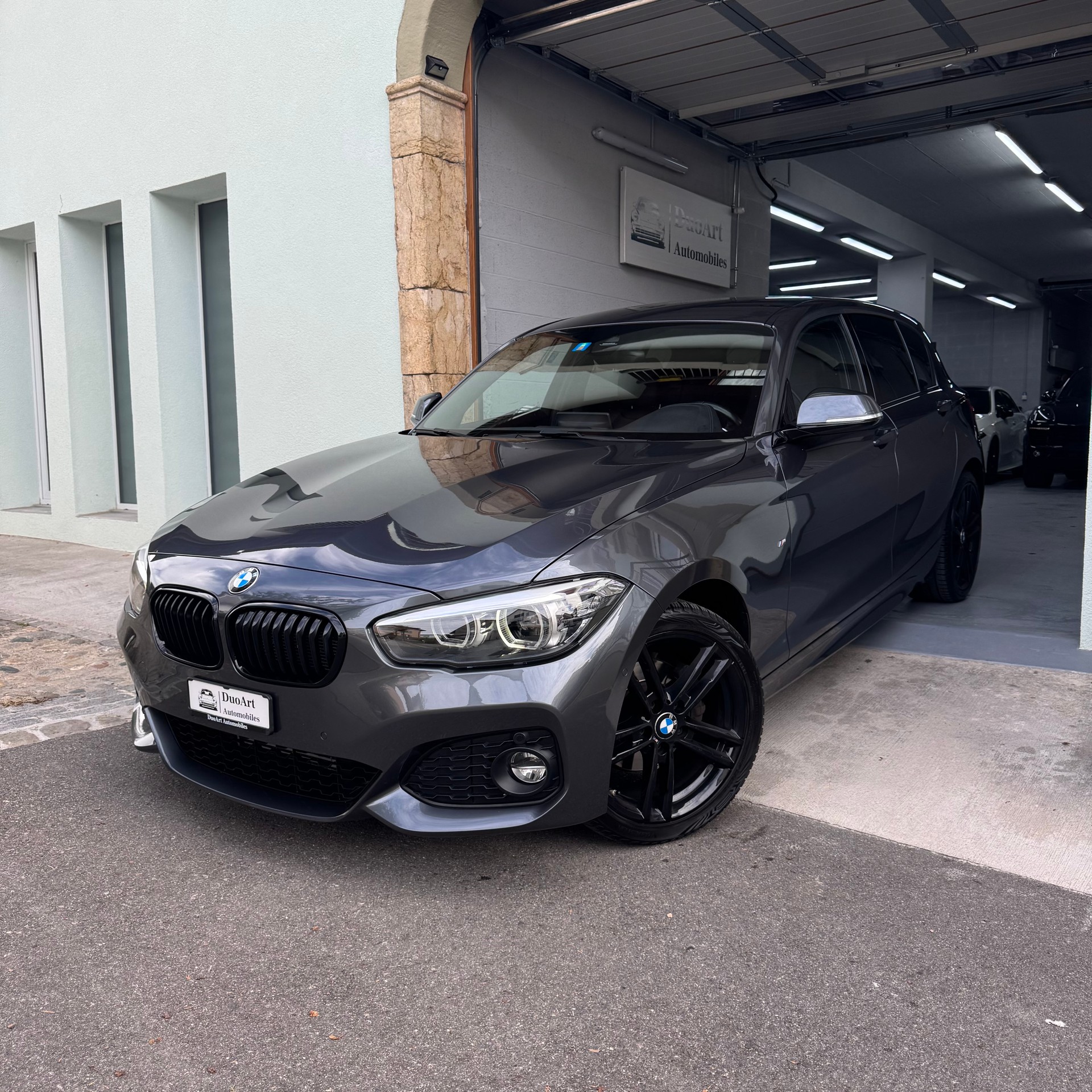 BMW 120d xDrive Edition M Sport Steptronic-image-0