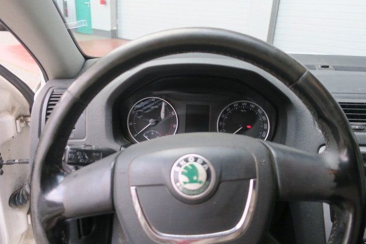 SKODA Octavia Combi 1.8 TSI Arosa 4x4-image-14