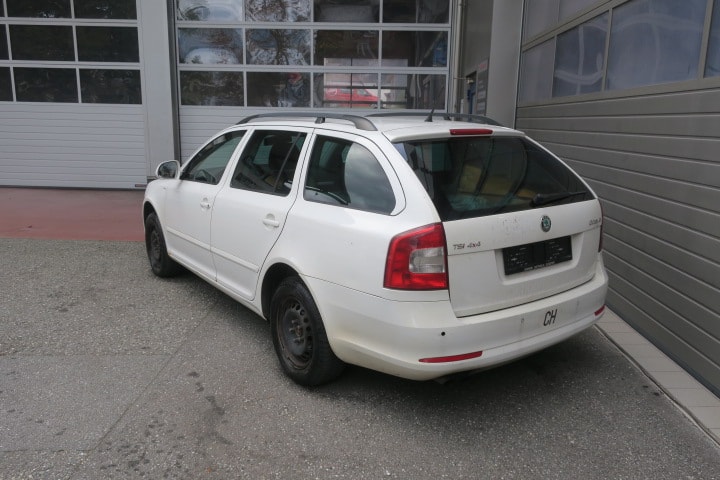 SKODA Octavia Combi 1.8 TSI Arosa 4x4-image-6