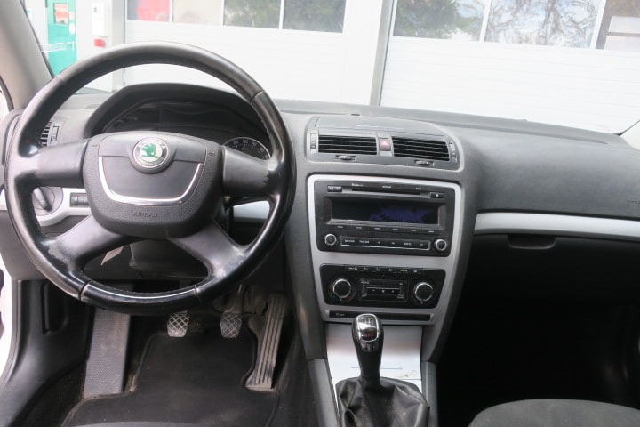 SKODA Octavia Combi 1.8 TSI Arosa 4x4-image-10