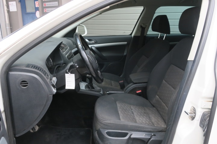 SKODA Octavia Combi 1.8 TSI Arosa 4x4-image-8