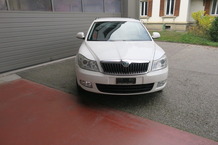 SKODA Octavia Combi 1.8 TSI Arosa 4x4-image-1