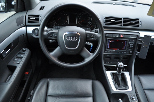 AUDI A4 Avant 2.0 TDI 170 DPF quattro-image-3