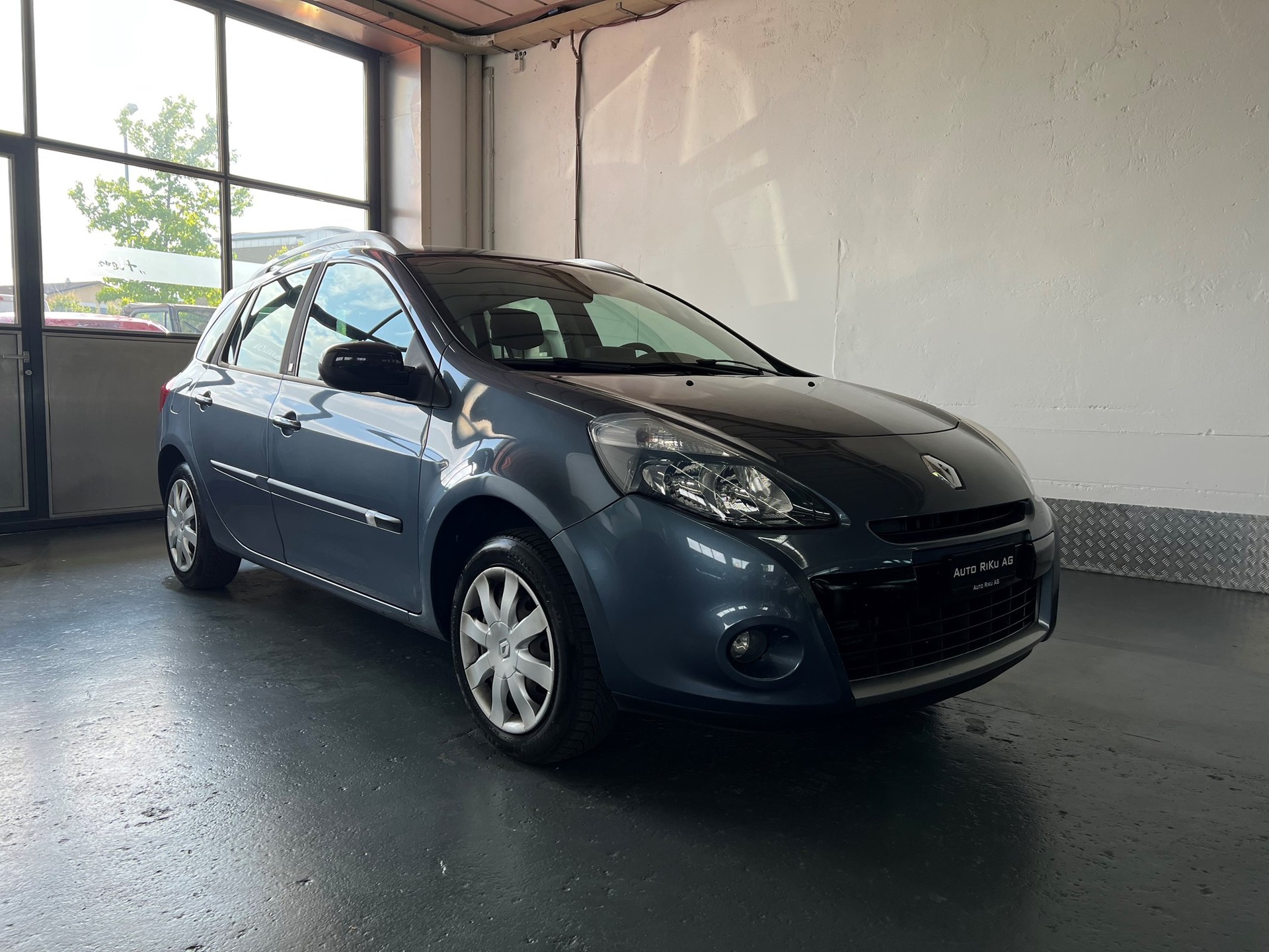 RENAULT Clio Grandtour 1.5 dCi 20th Edition-image-1
