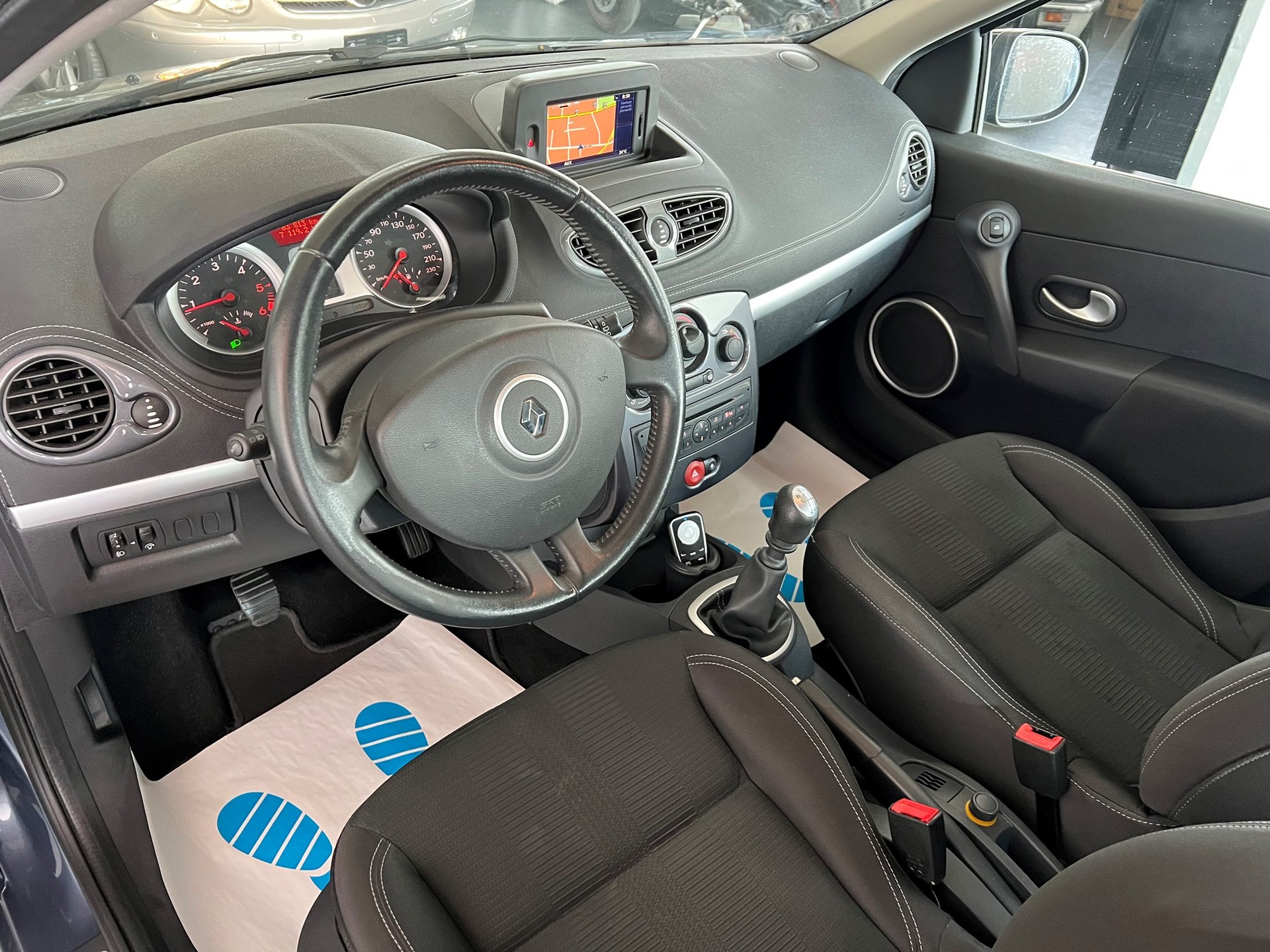 RENAULT Clio Grandtour 1.5 dCi 20th Edition-image-10