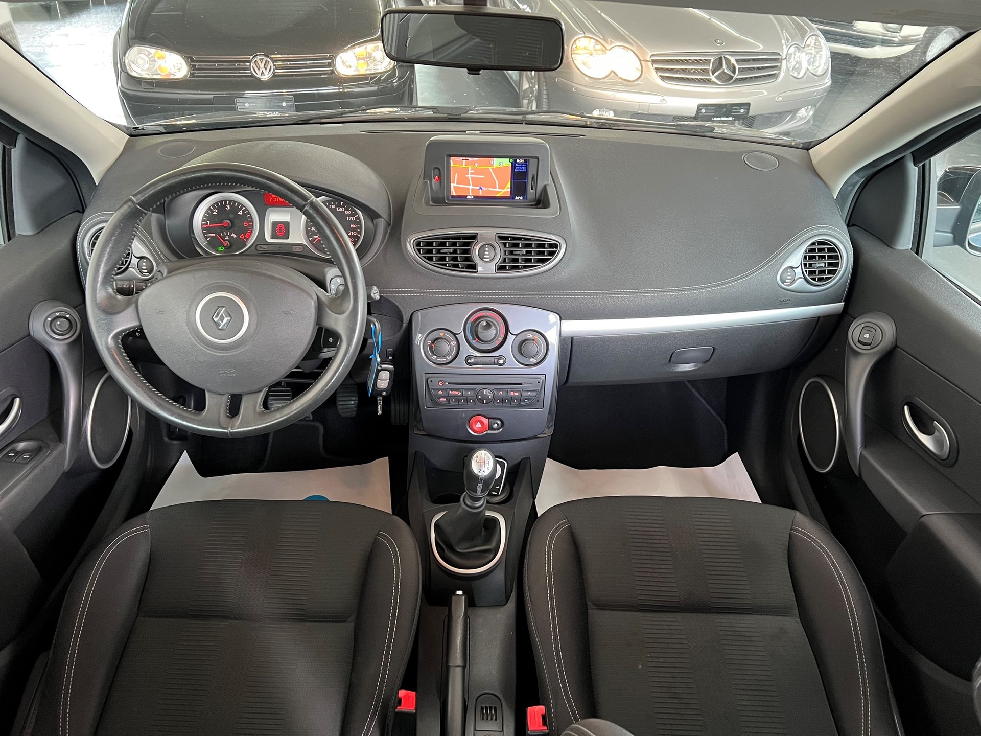 RENAULT Clio Grandtour 1.5 dCi 20th Edition-image-12