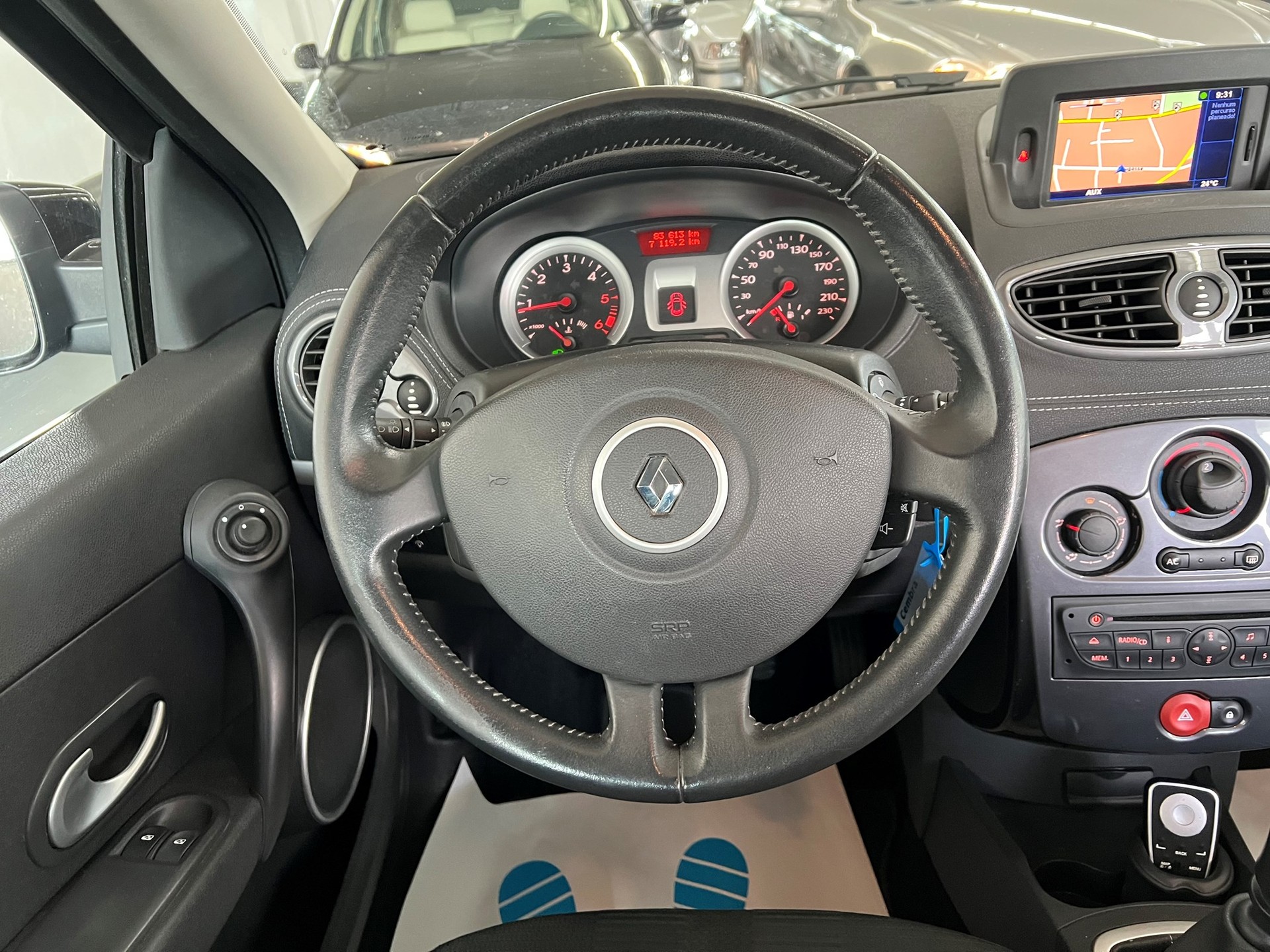 RENAULT Clio Grandtour 1.5 dCi 20th Edition-image-14