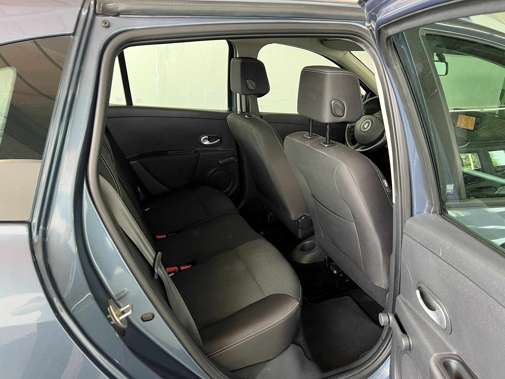 RENAULT Clio Grandtour 1.5 dCi 20th Edition-image-17