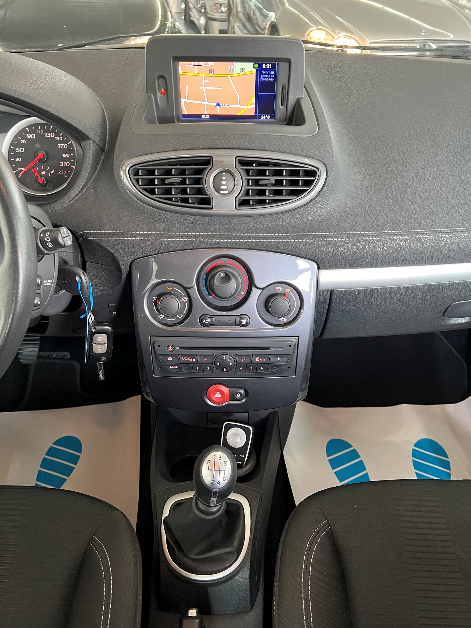 RENAULT Clio Grandtour 1.5 dCi 20th Edition-image-13