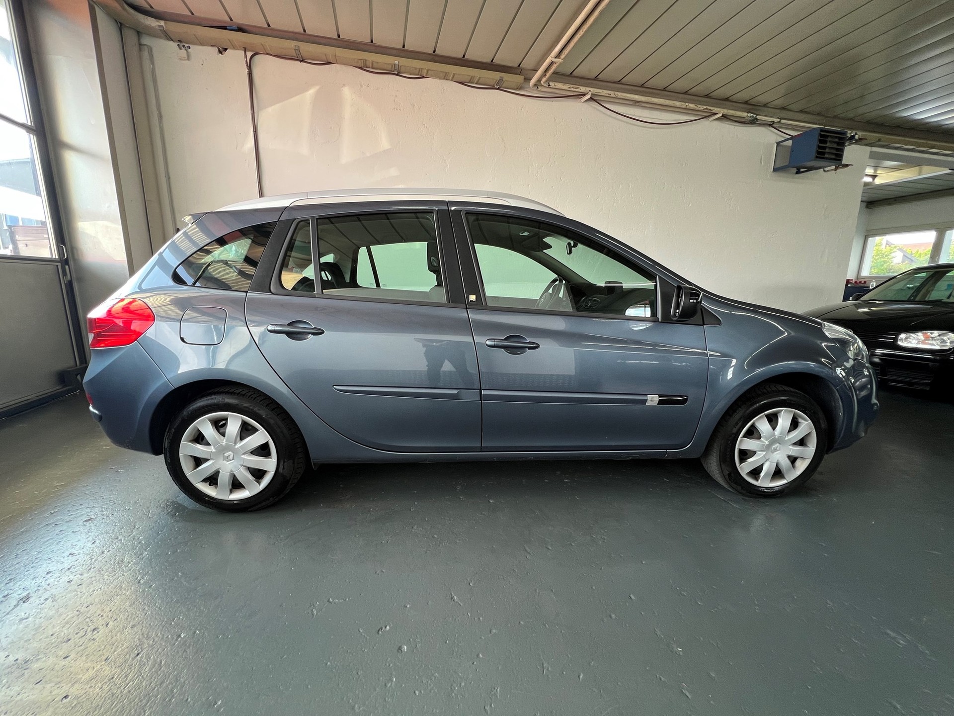 RENAULT Clio Grandtour 1.5 dCi 20th Edition-image-5