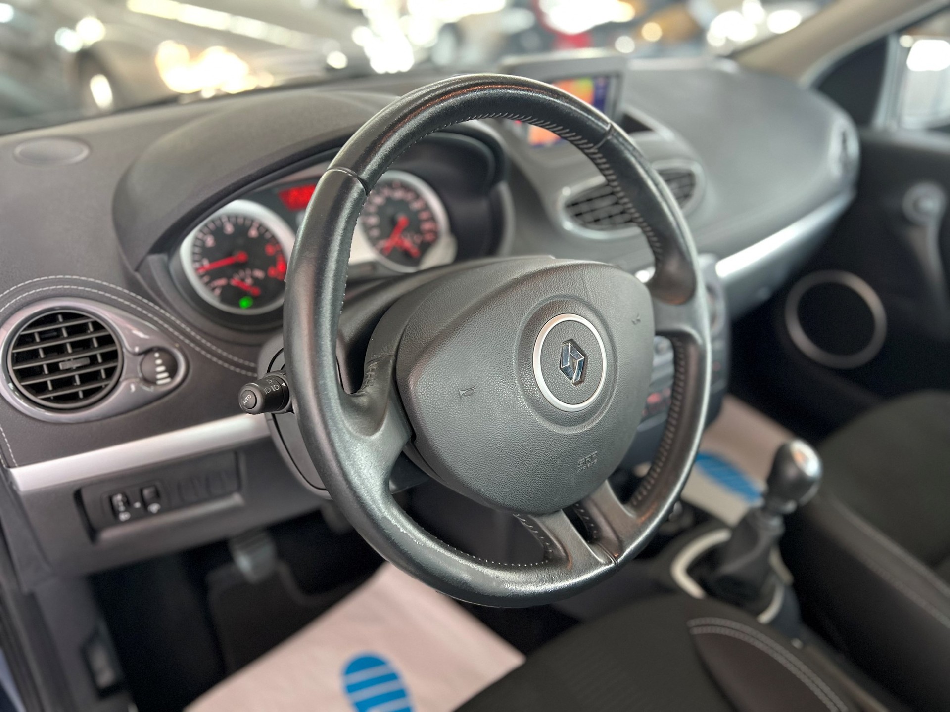 RENAULT Clio Grandtour 1.5 dCi 20th Edition-image-9