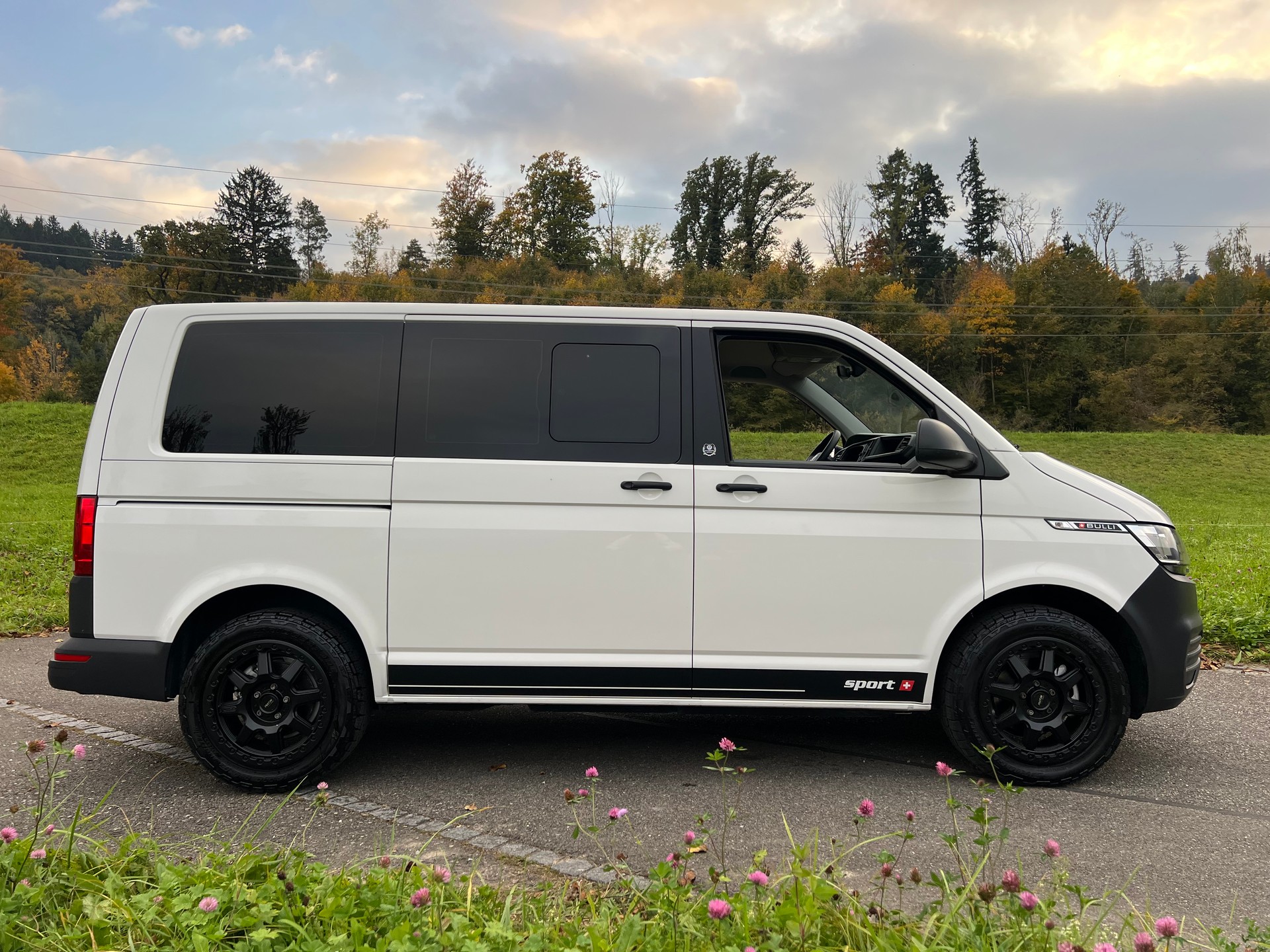 VW VW T6.1 BUS AUTOMAT MIT 9 SITZE. CH WAGEN. VIEL ZUBEHÖR. LEASING 450.--showroom-element-2