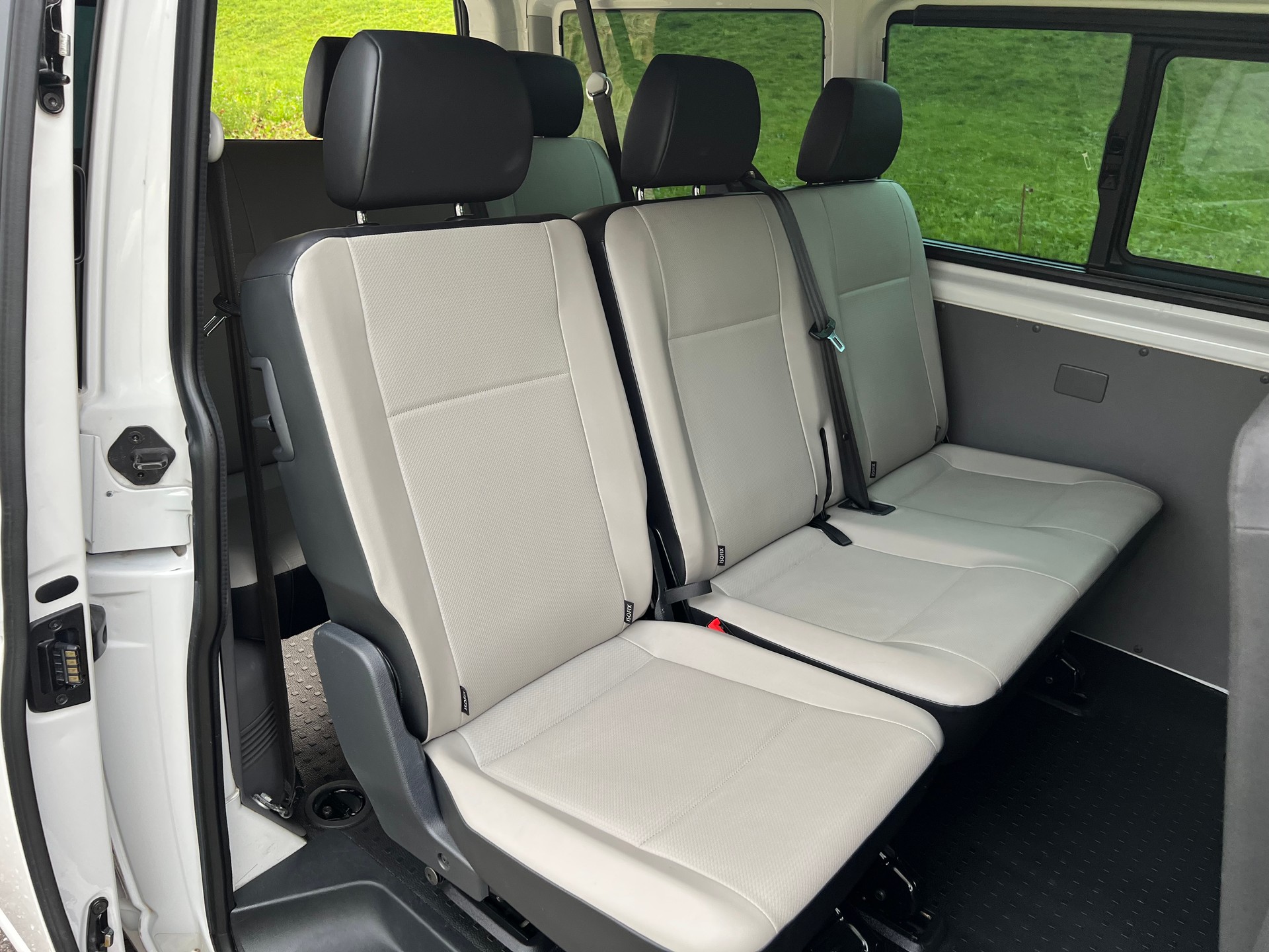 VW VW T6.1 BUS AUTOMAT MIT 9 SITZE. CH WAGEN. VIEL ZUBEHÖR. LEASING 450.--image-4