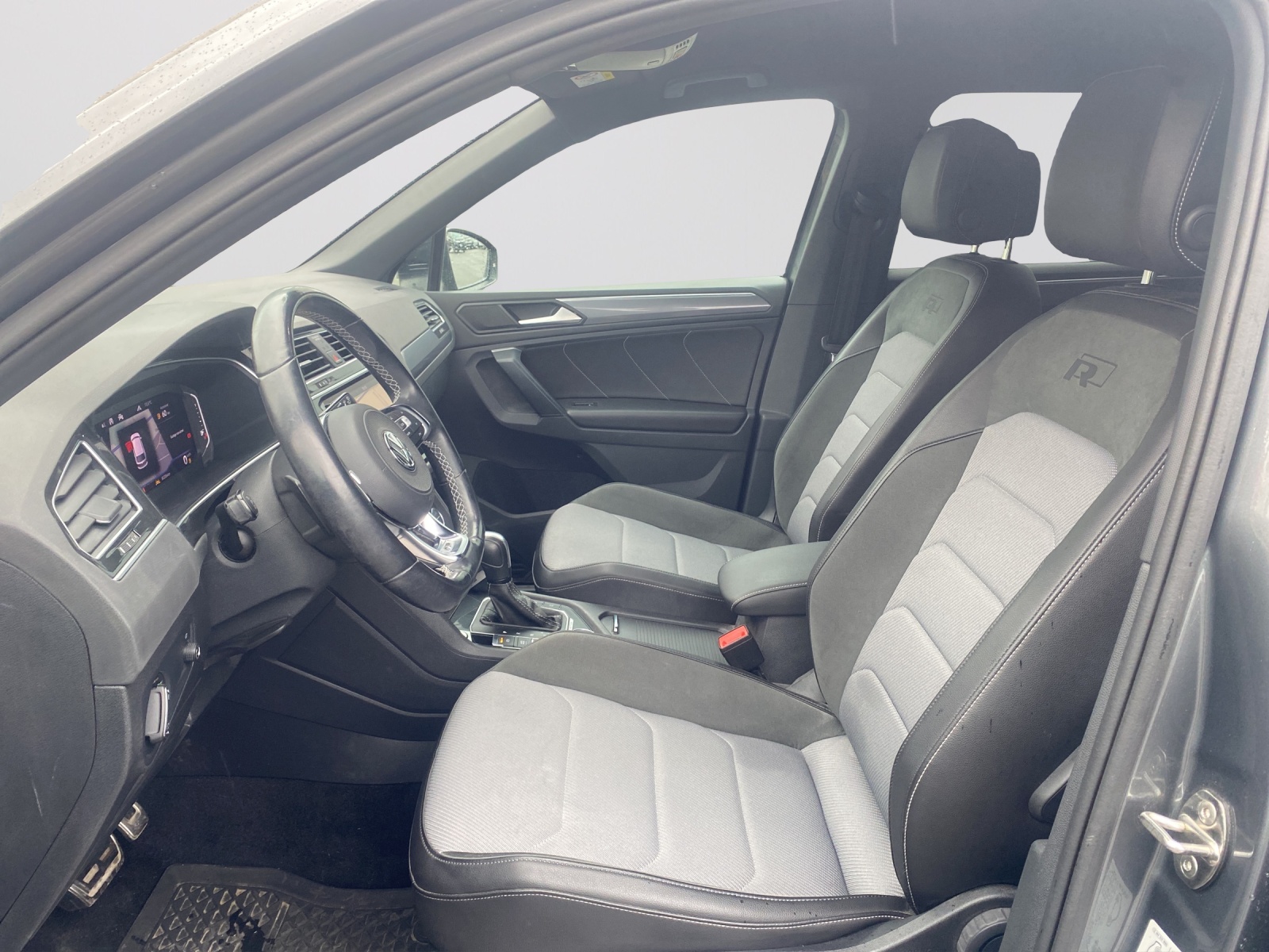 VW Tiguan 2.0TSI R-Line 4Motion DSG-image-10