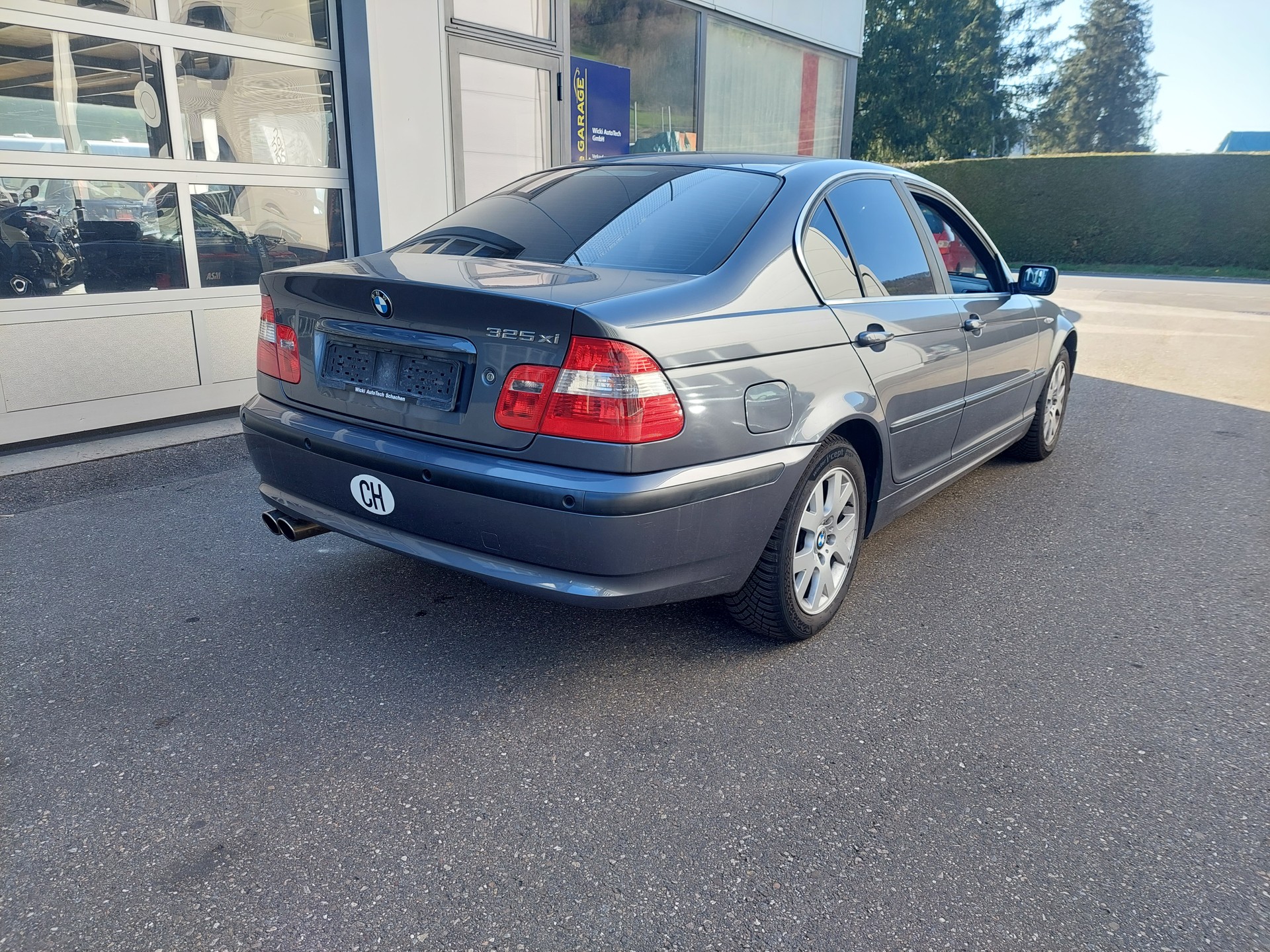 BMW 325 XI-image-3