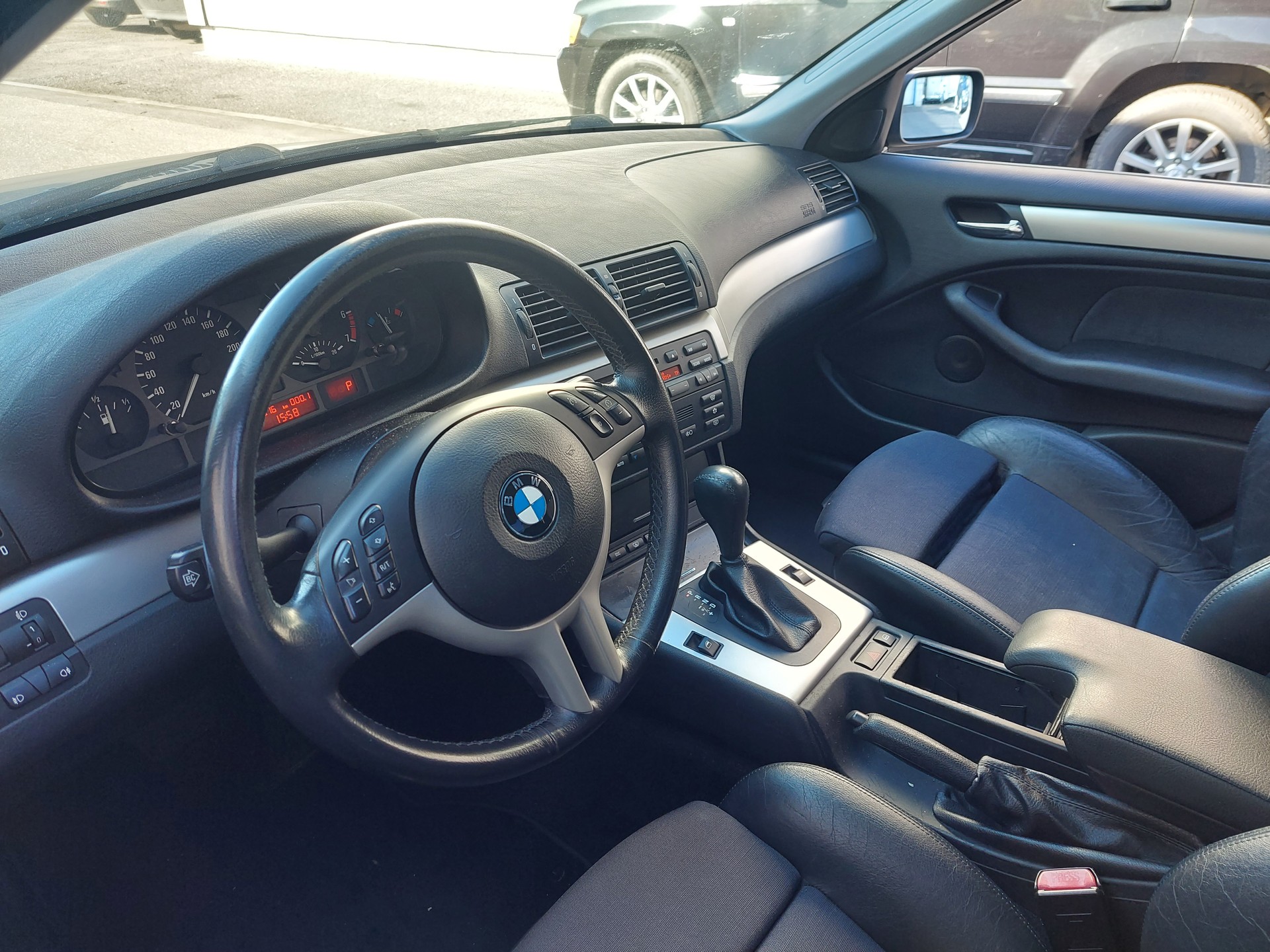 BMW 325 XI-image-4