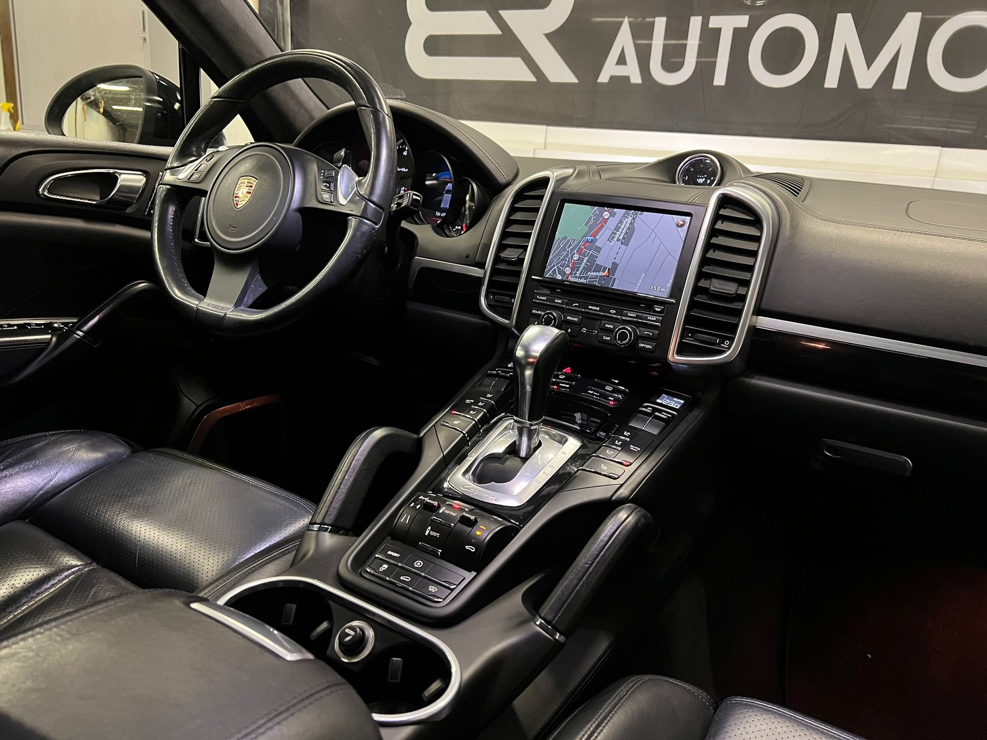 PORSCHE Cayenne Turbo-image-10