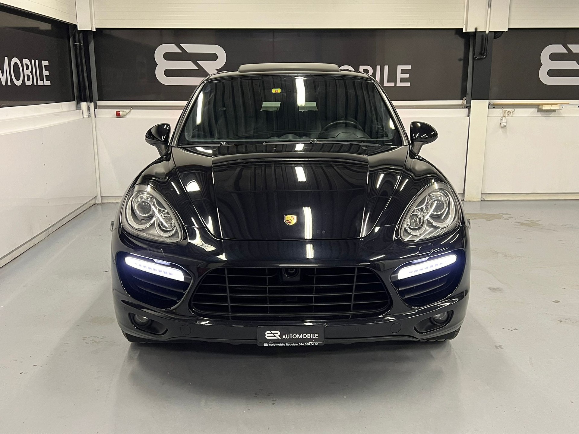 PORSCHE Cayenne Turbo-image-1