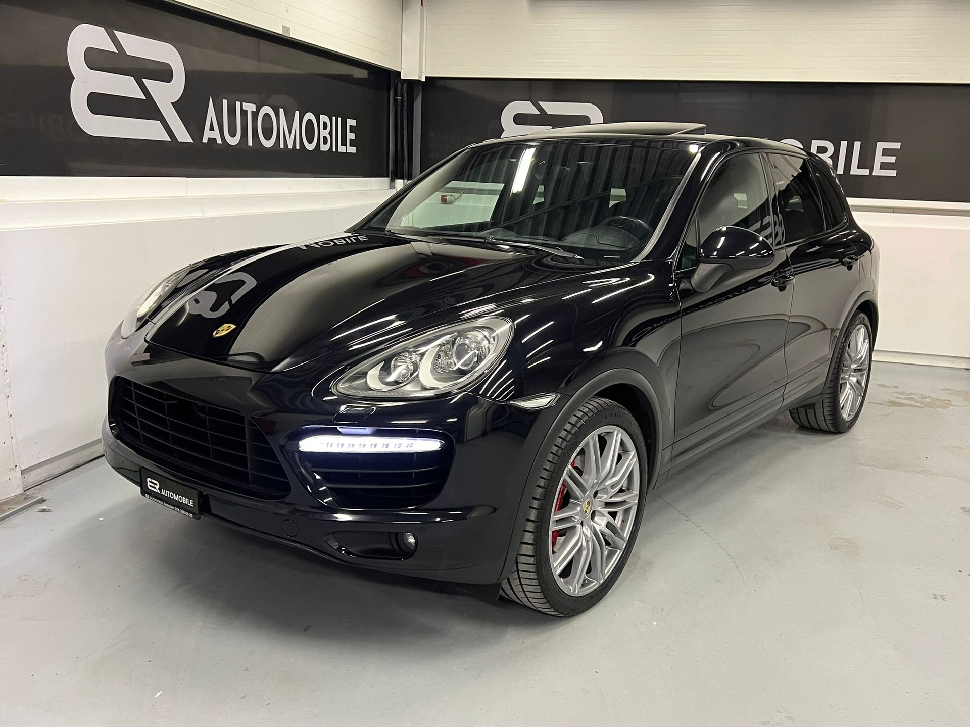 PORSCHE Cayenne Turbo-image-0