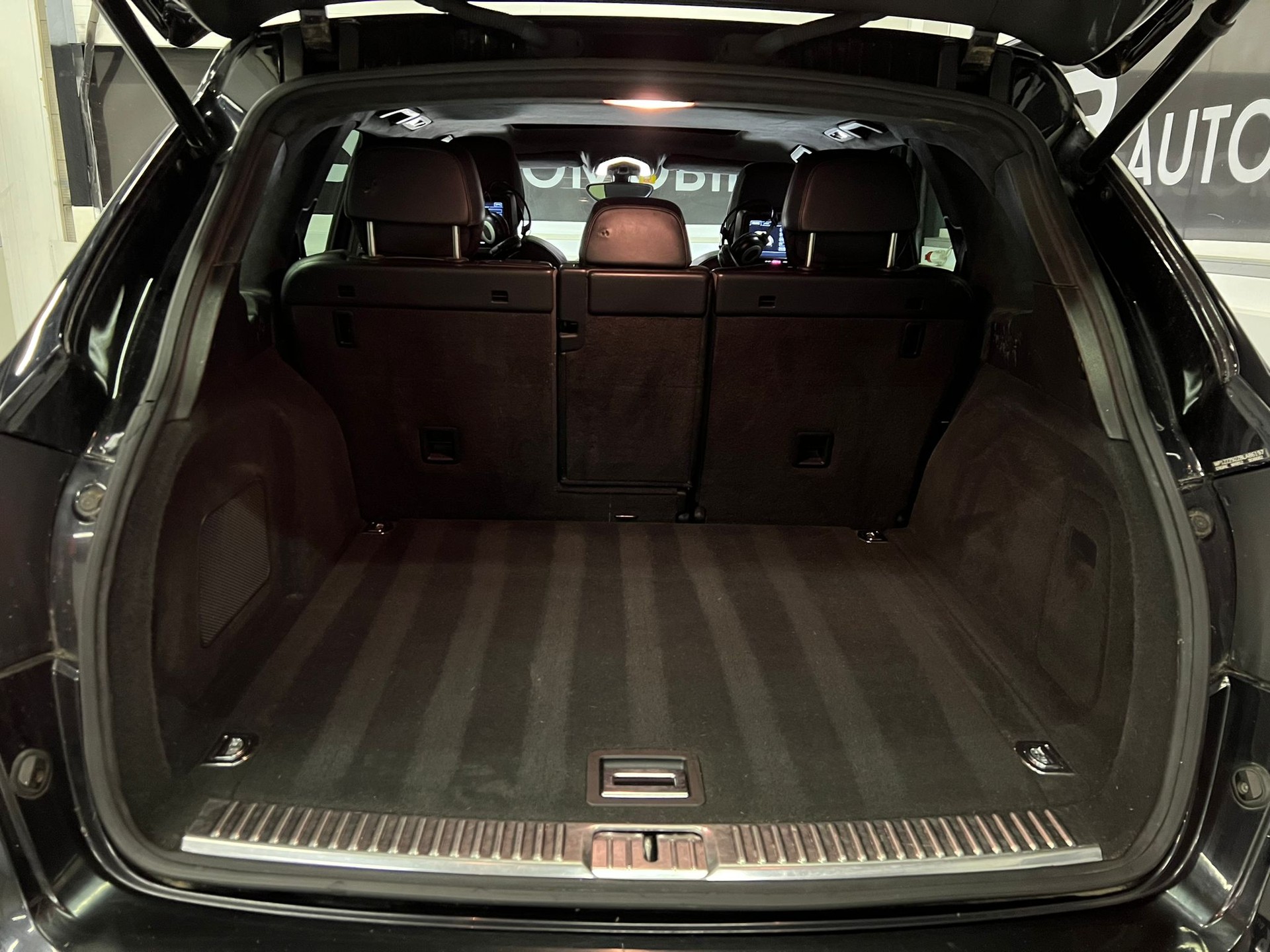 PORSCHE Cayenne Turbo-image-14