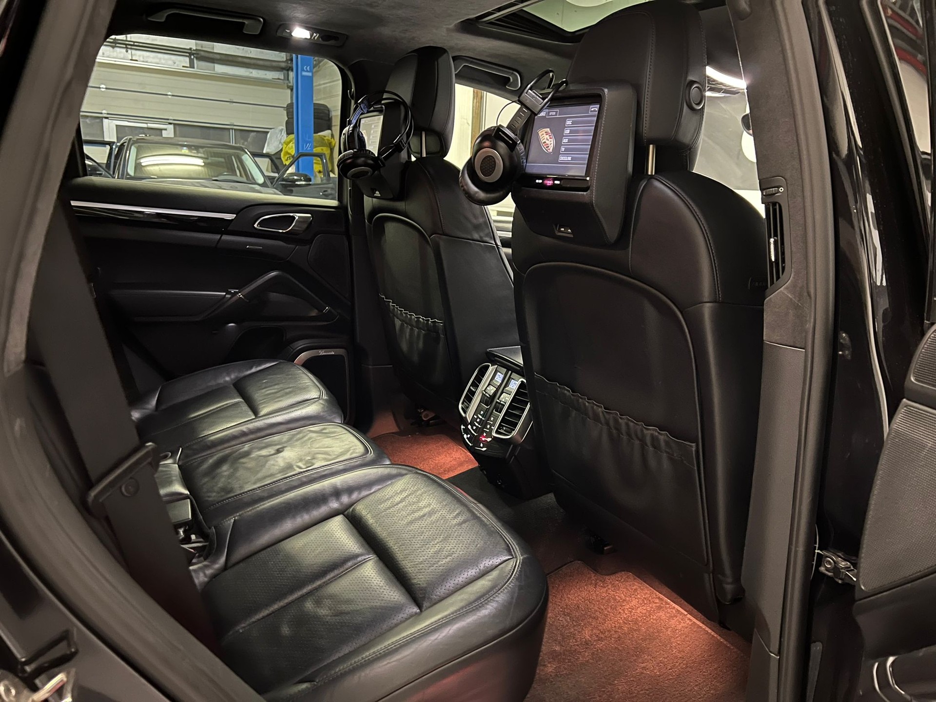 PORSCHE Cayenne Turbo-image-9