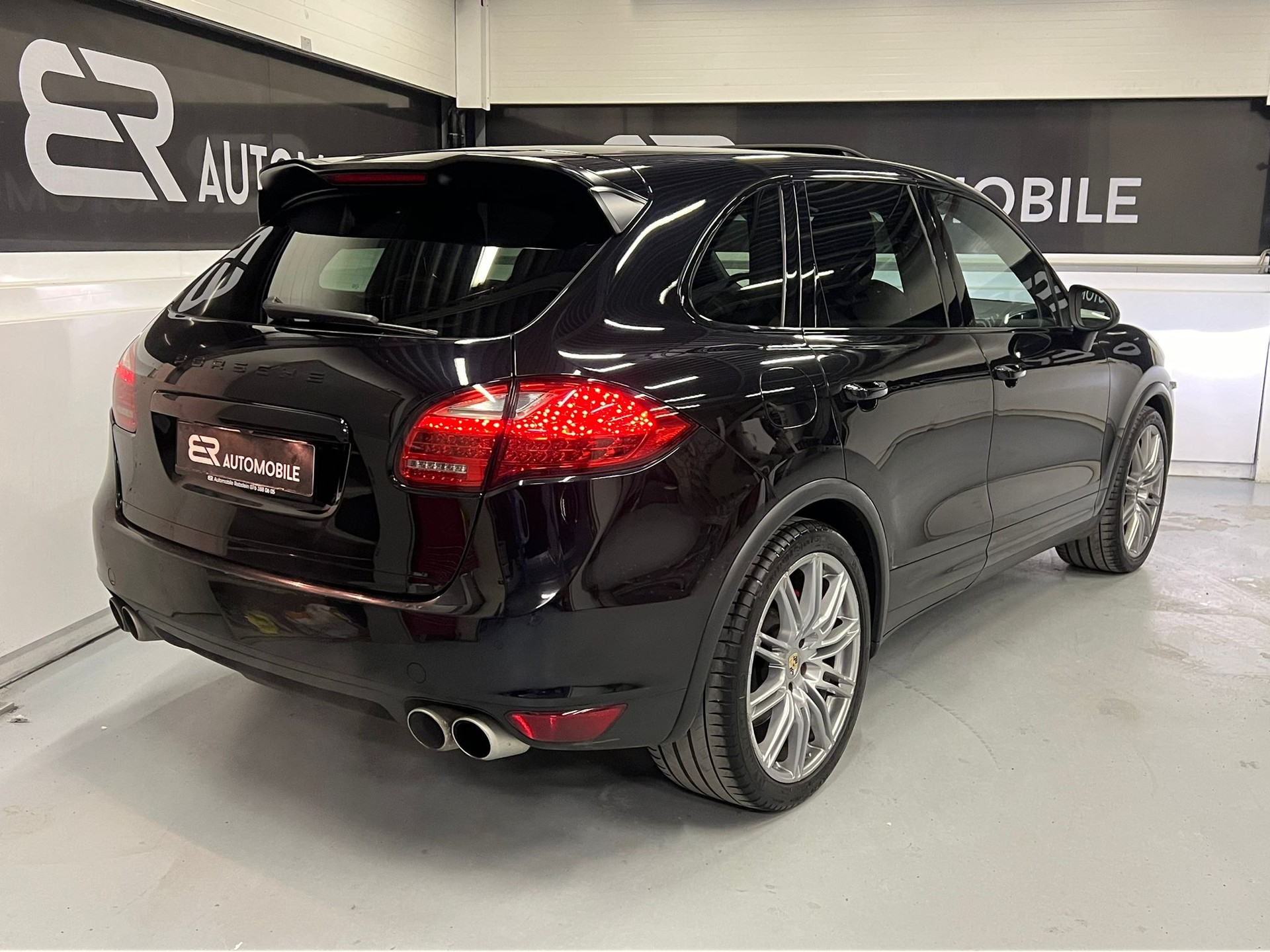 PORSCHE Cayenne Turbo-image-5