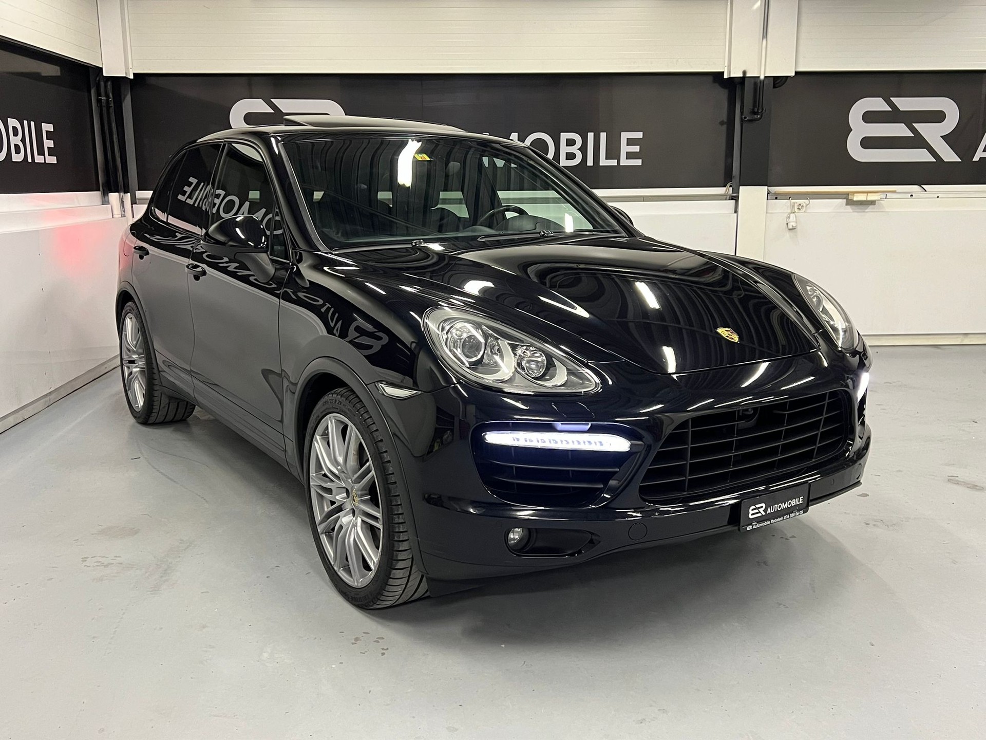 PORSCHE Cayenne Turbo-image-3