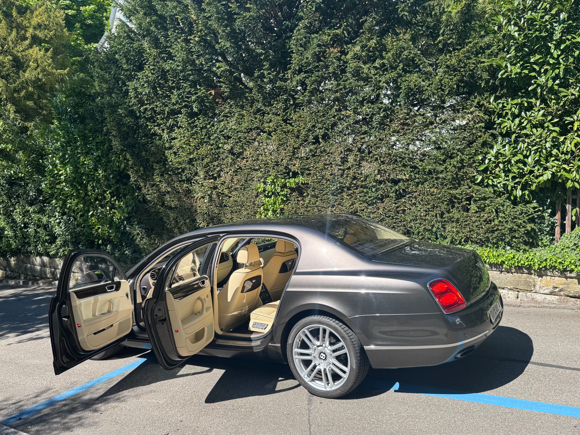 BENTLEY Continental Flying Spur 6.0-image-3