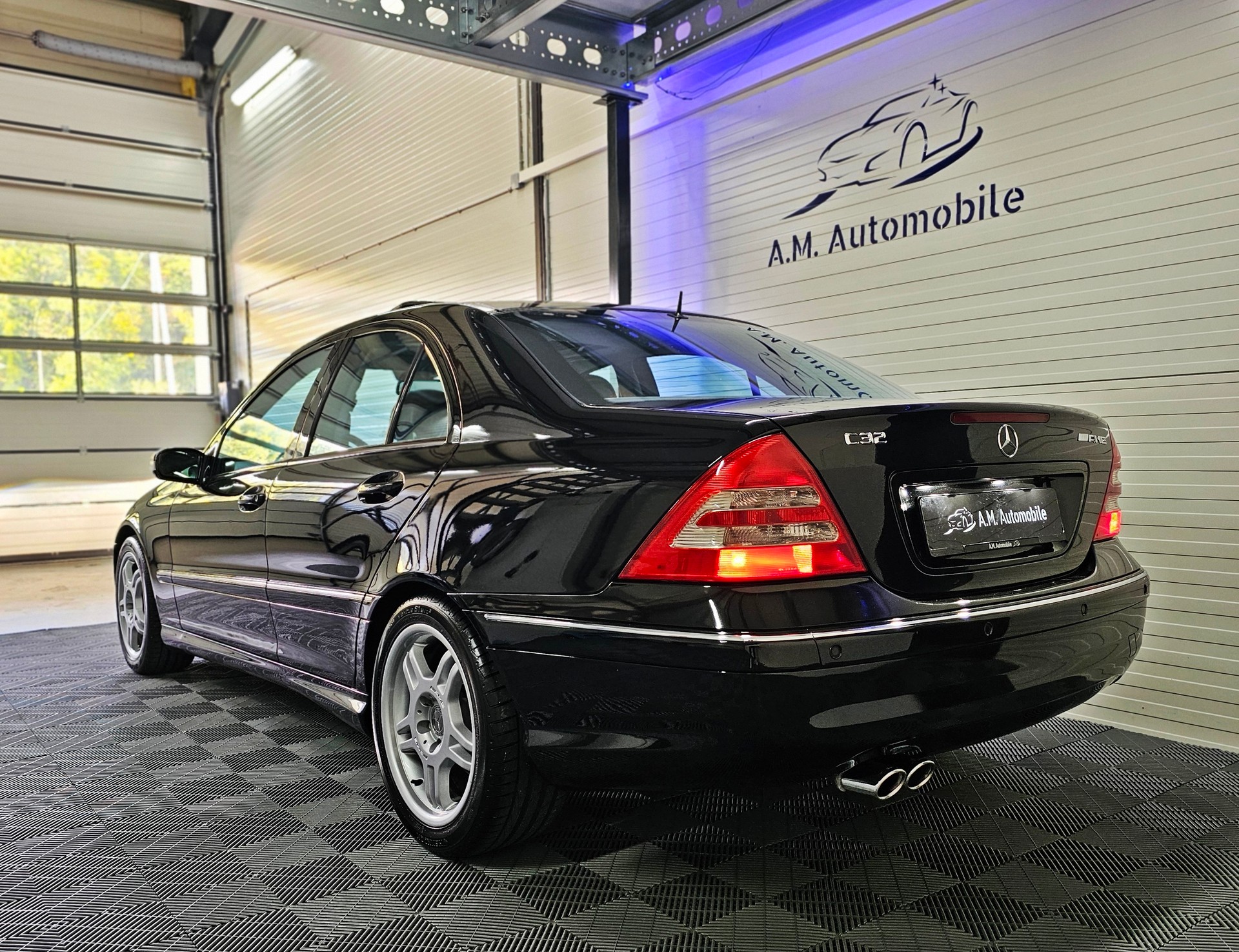 MERCEDES-BENZ C 32 AMG Automatic-showroom-element-3