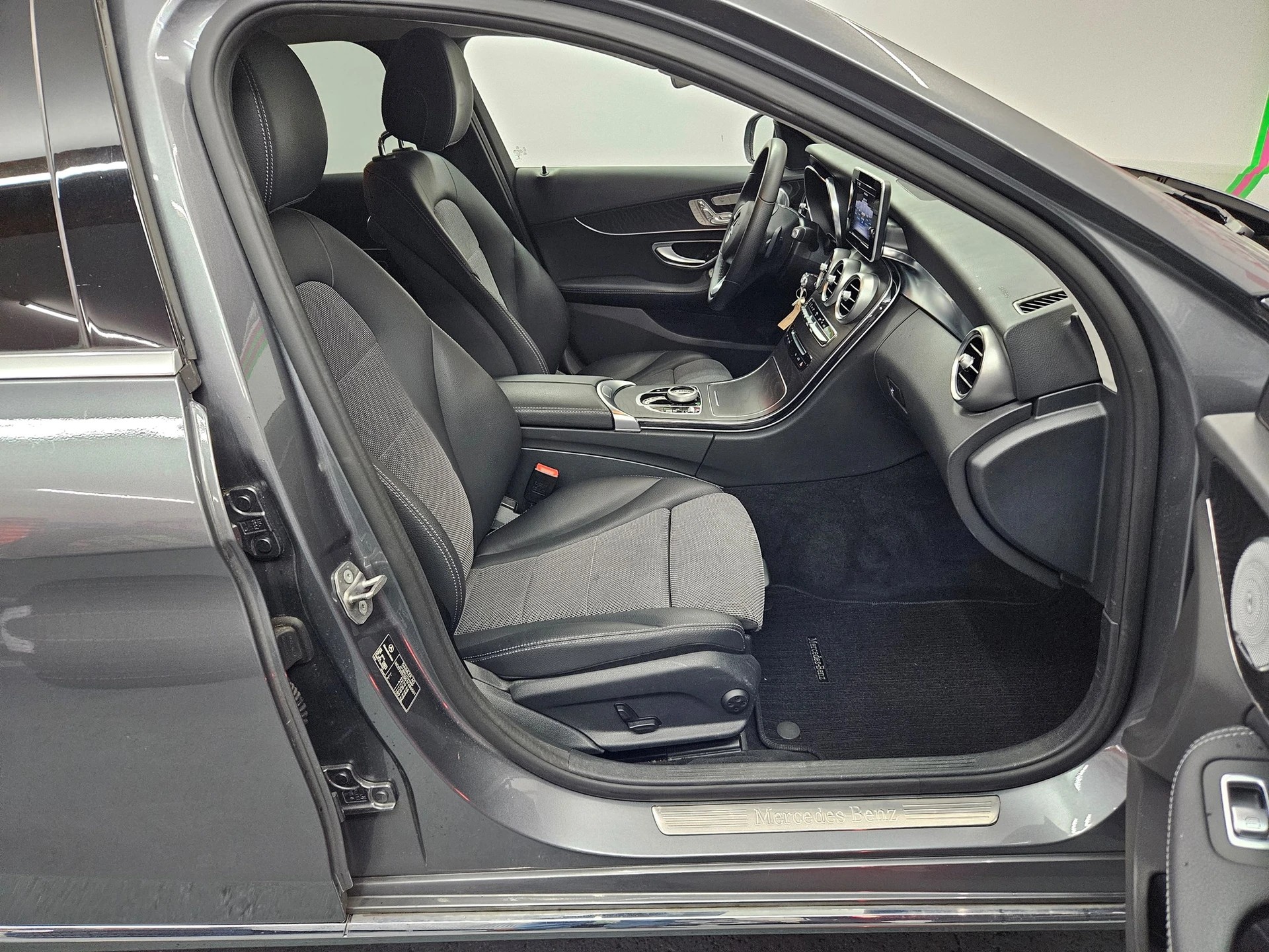 MERCEDES-BENZ C 220 d Swiss Star Avantgarde 4Matic 9G-Tronic-image-10