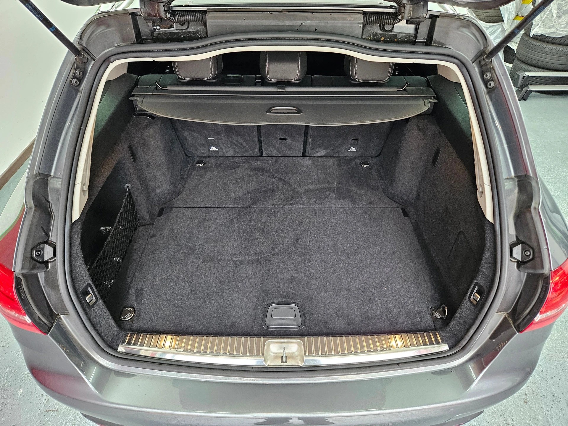 MERCEDES-BENZ C 220 d Swiss Star Avantgarde 4Matic 9G-Tronic-image-13