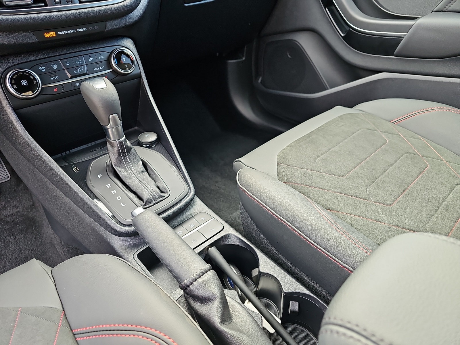 FORD Fiesta 1.0 EcoB Hybrid ST-Line X-image-9