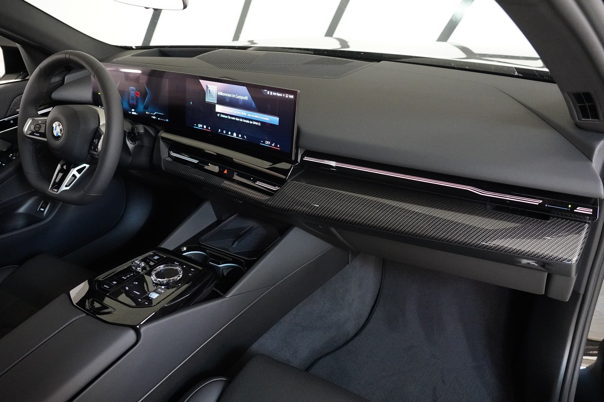 BMW 520d xDrive 48V Touring M Sport Pro Steptronic-image-16