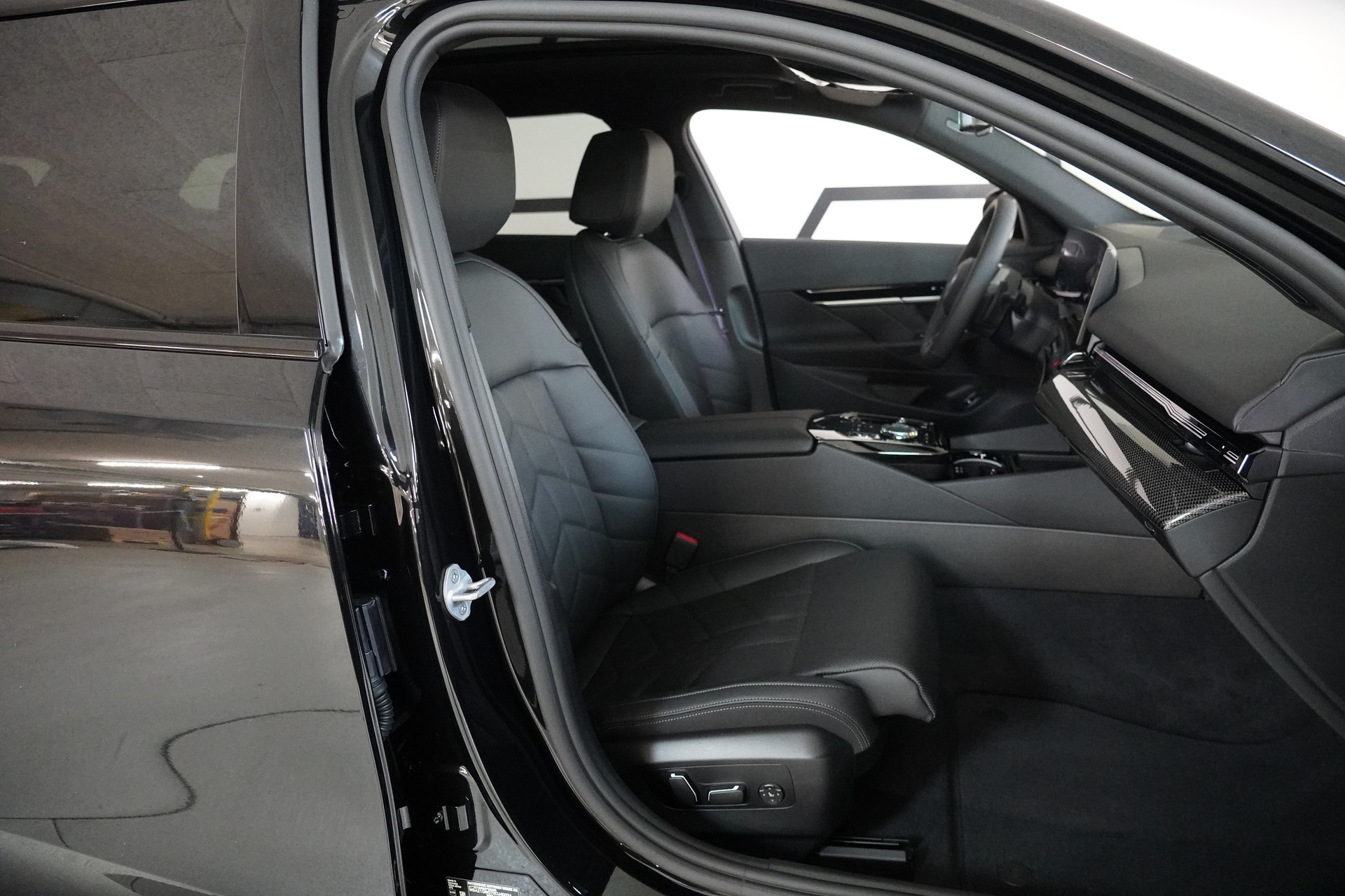 BMW 520d xDrive 48V Touring M Sport Pro Steptronic-image-14