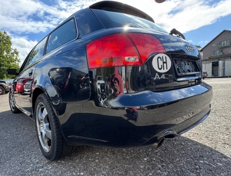 AUDI A4 Avant 2.0 Turbo FSI quattro-image-7