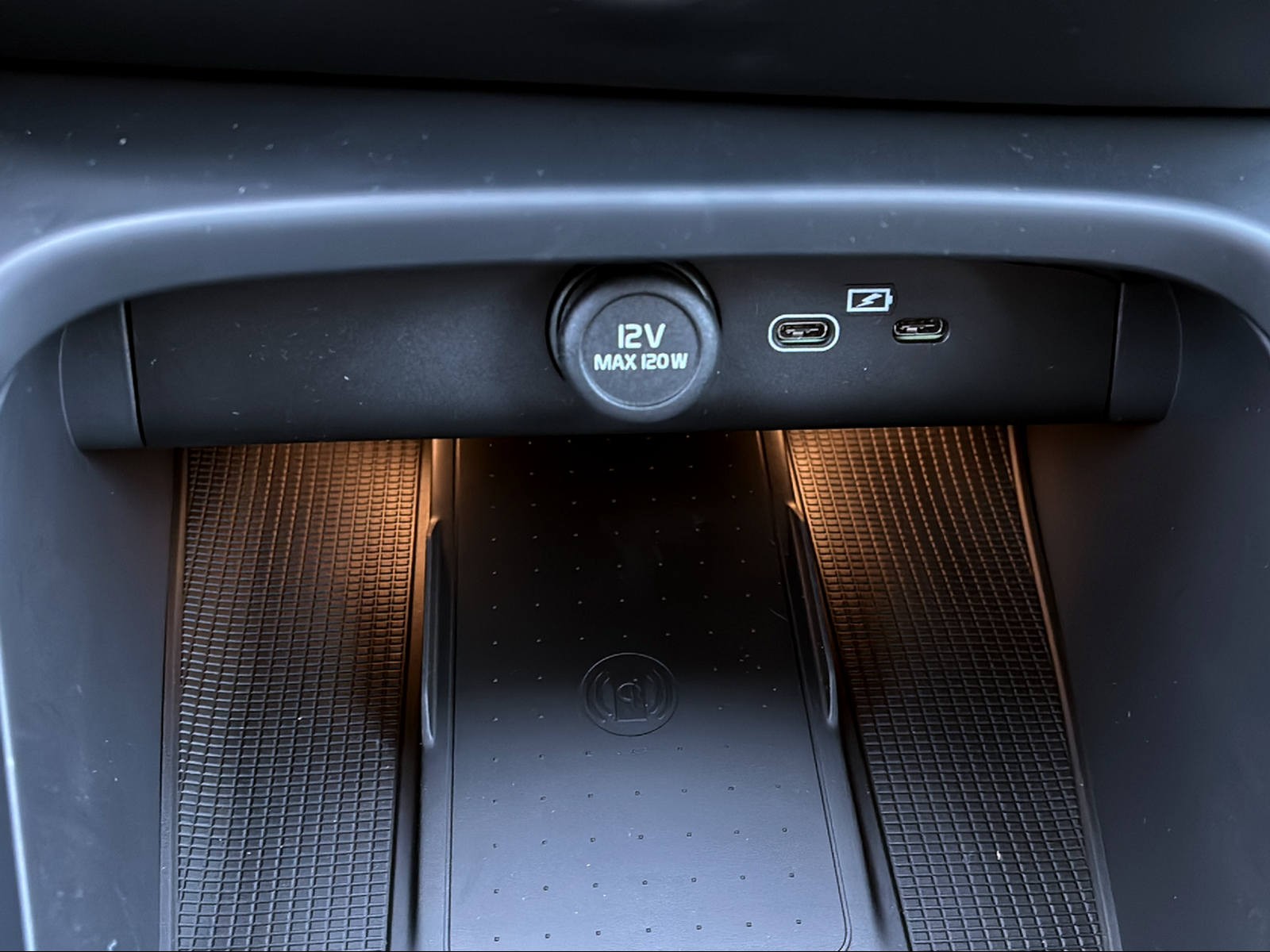 VOLVO EX40 82kWh Twin Motor Performance AWD Ultra-image-20