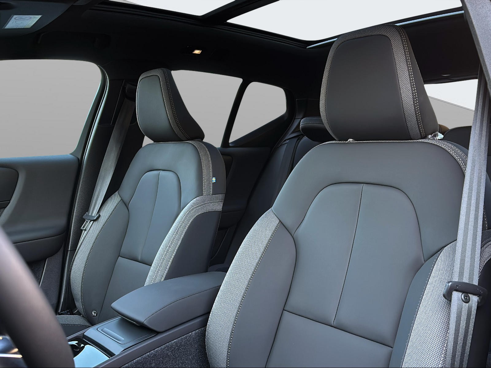 VOLVO EX40 82kWh Twin Motor Performance AWD Ultra-image-8