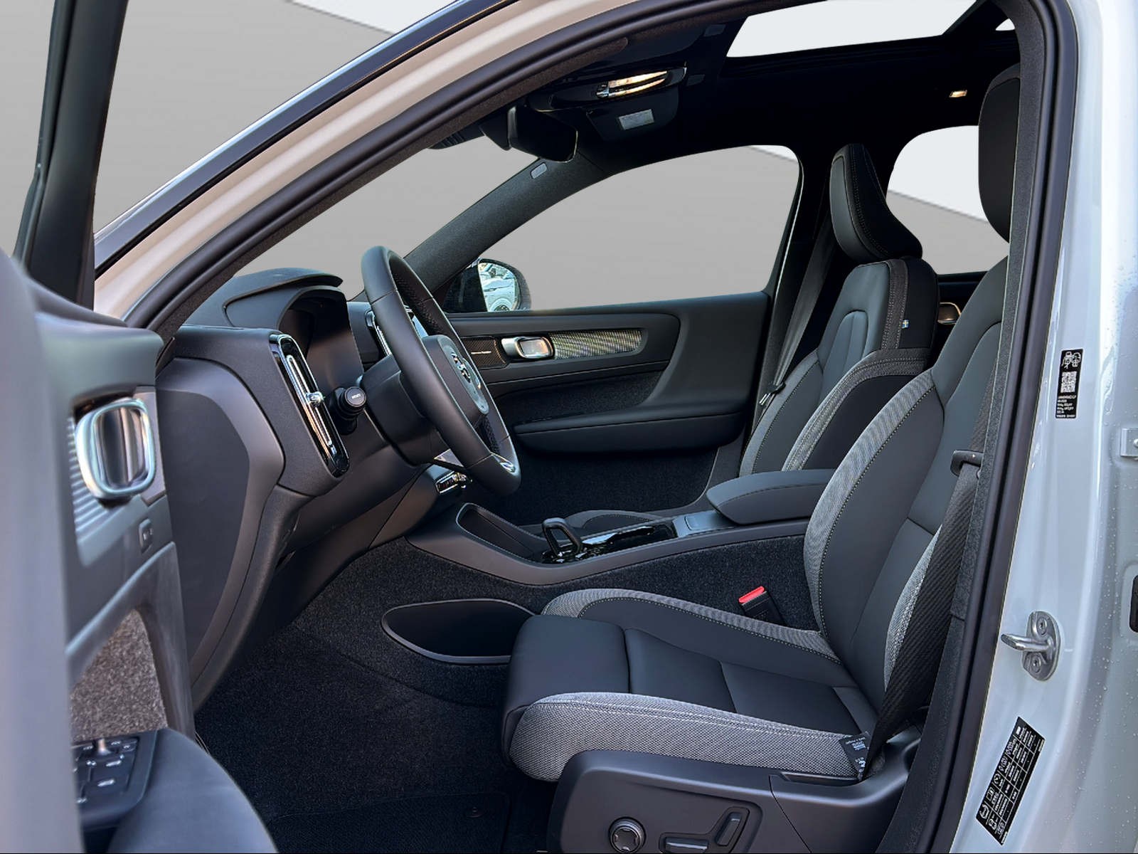 VOLVO EX40 82kWh Twin Motor Performance AWD Ultra-image-9