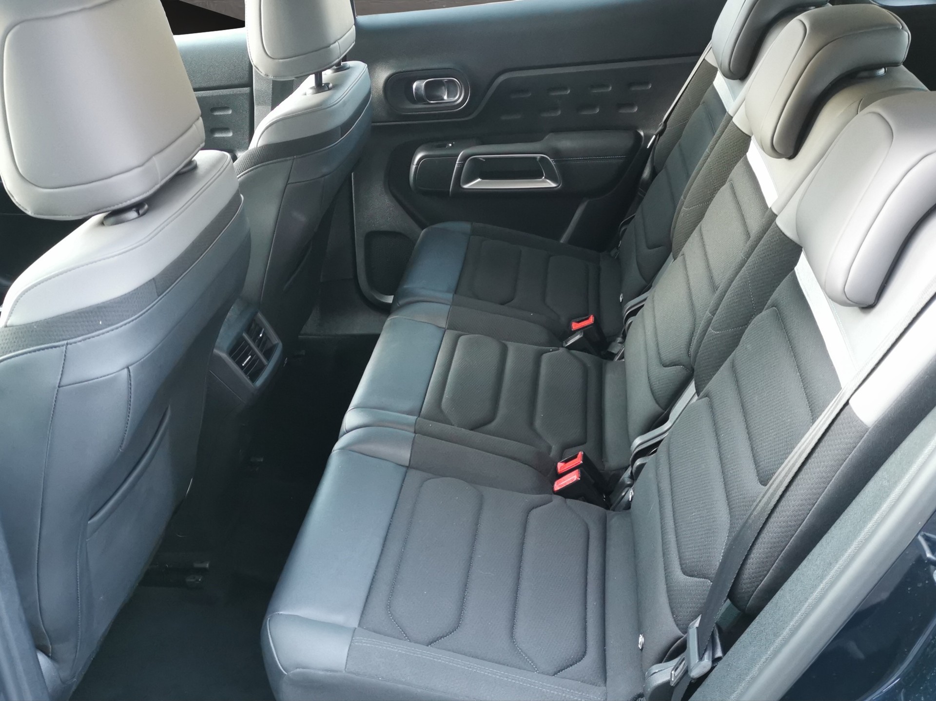CITROEN C5 Aircross 1.6 PHEV Swiss Edition-image-8