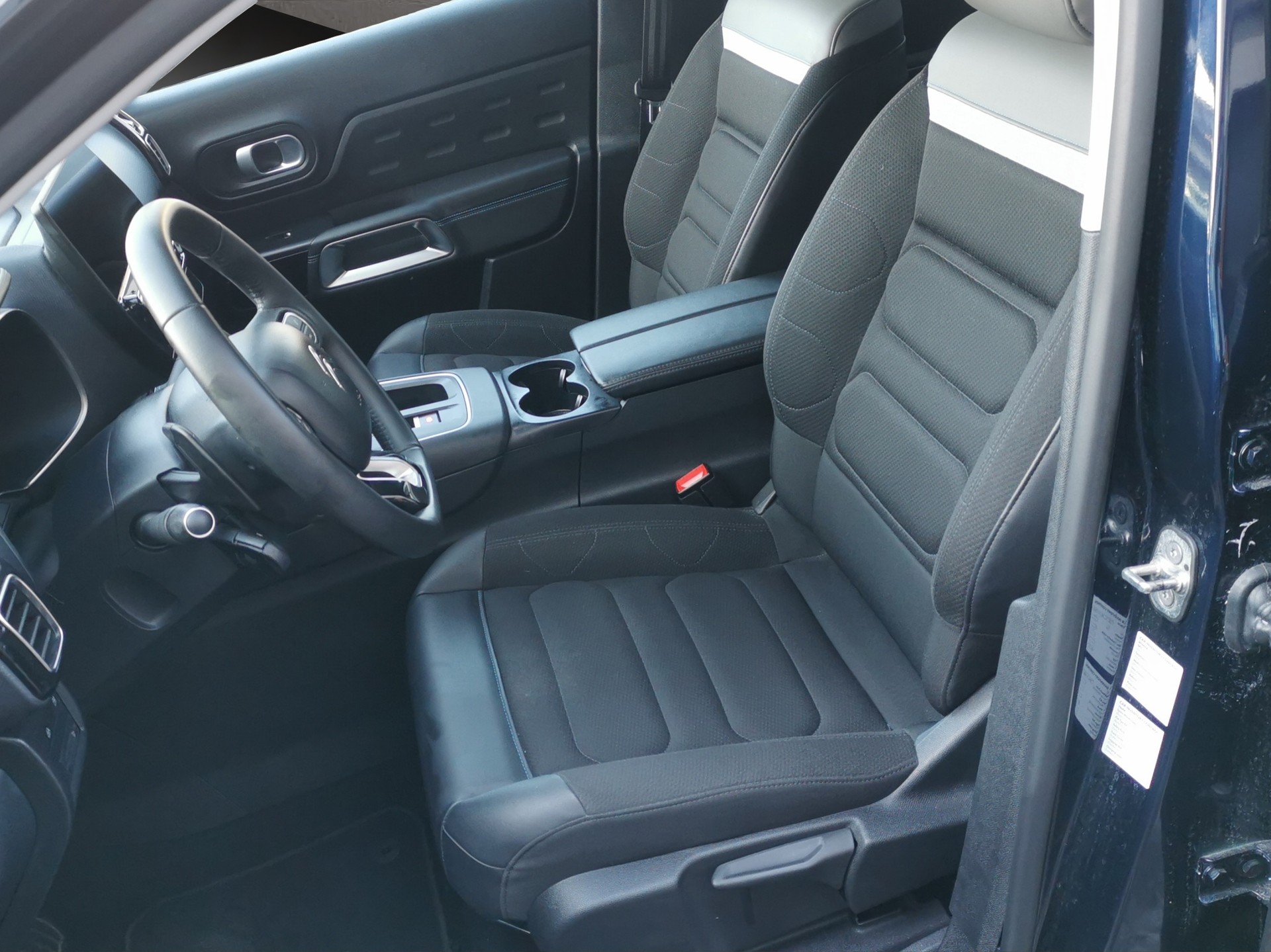 CITROEN C5 Aircross 1.6 PHEV Swiss Edition-image-7